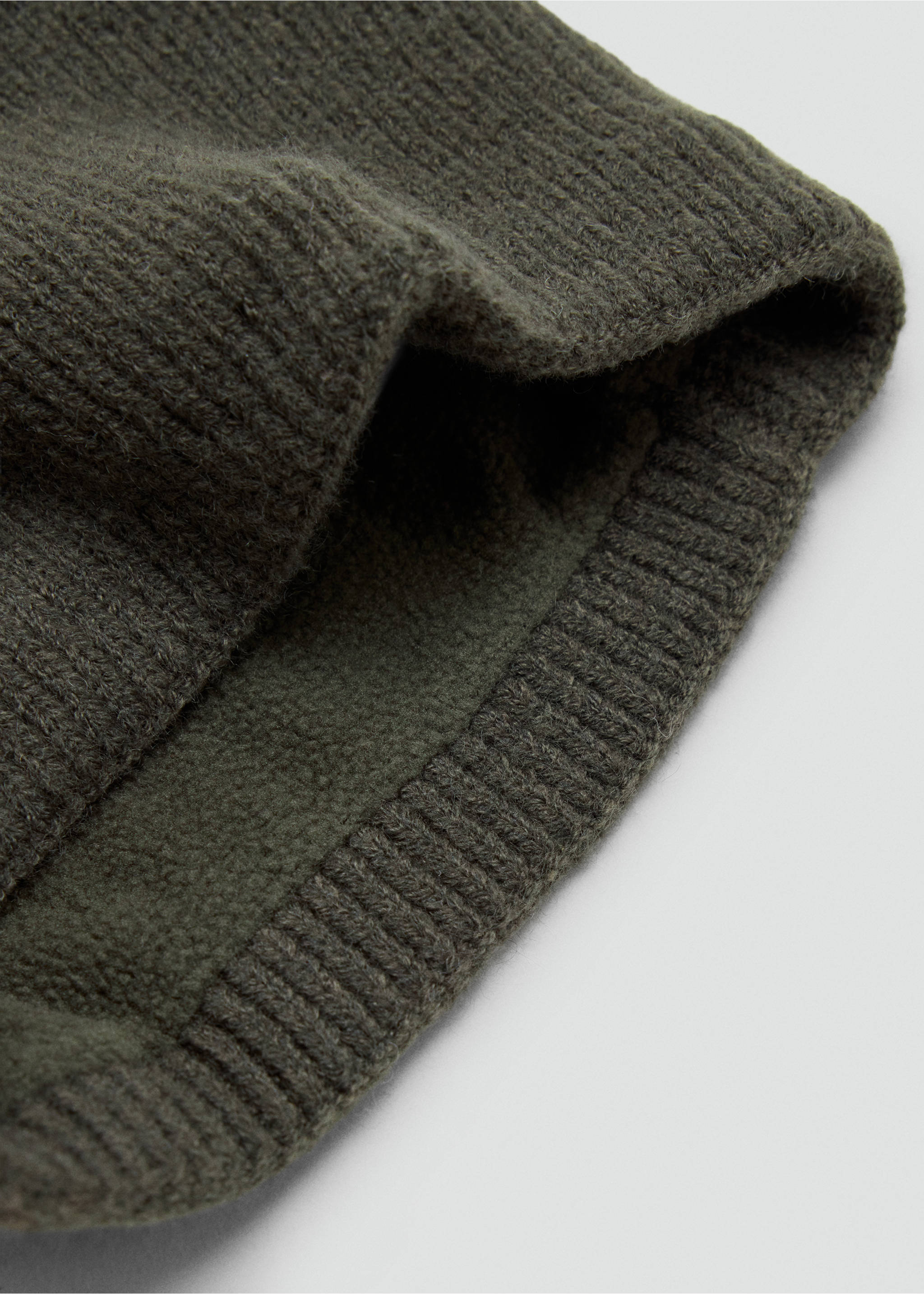 Olive green knitted scarf close-up showing soft ribbed texture., Khaki. Ref: 37087916-00.