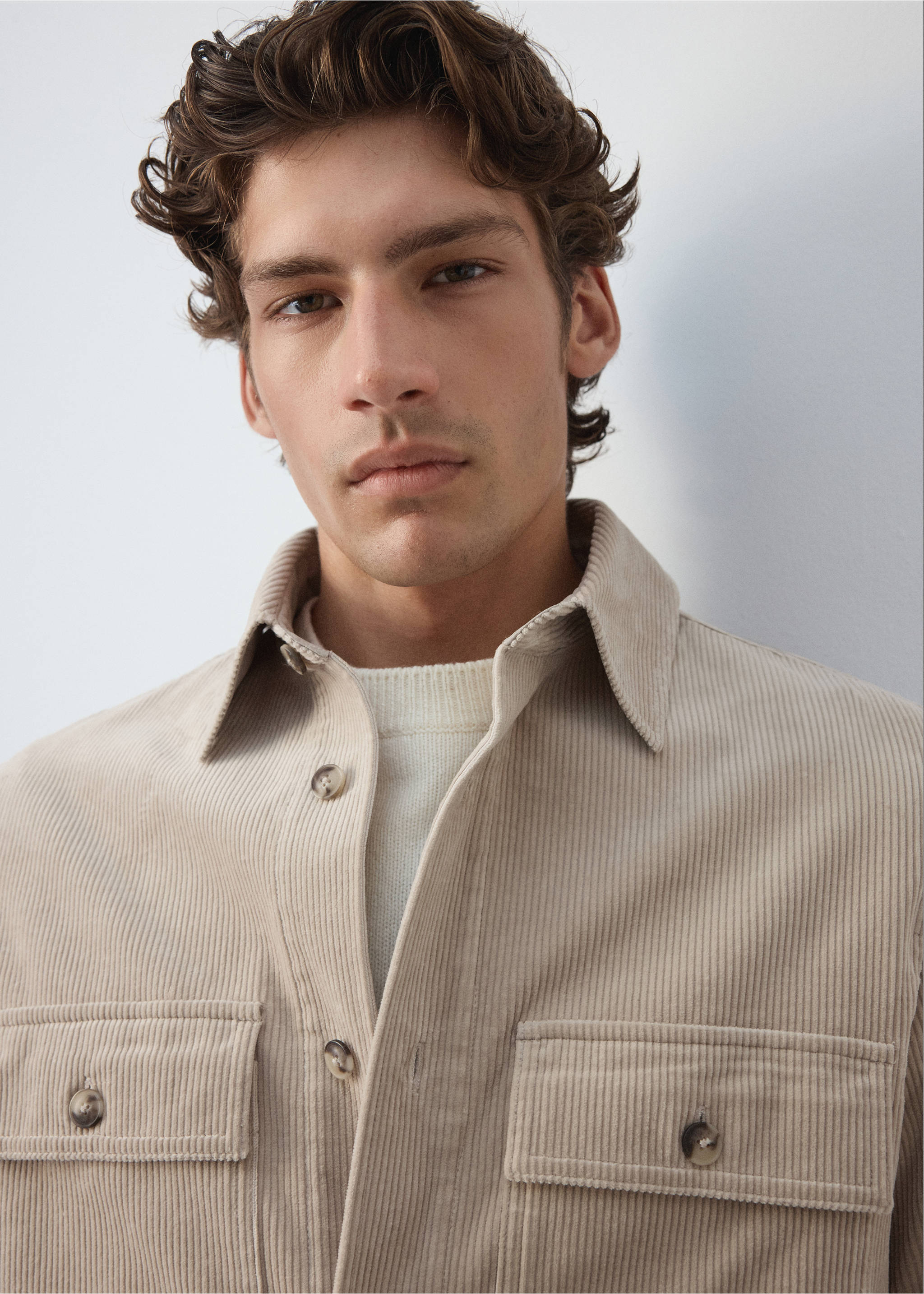 Light beige corduroy overshirt with buttoned chest pockets and collar., Light/Pastel Grey. Ref: 37087920-00.