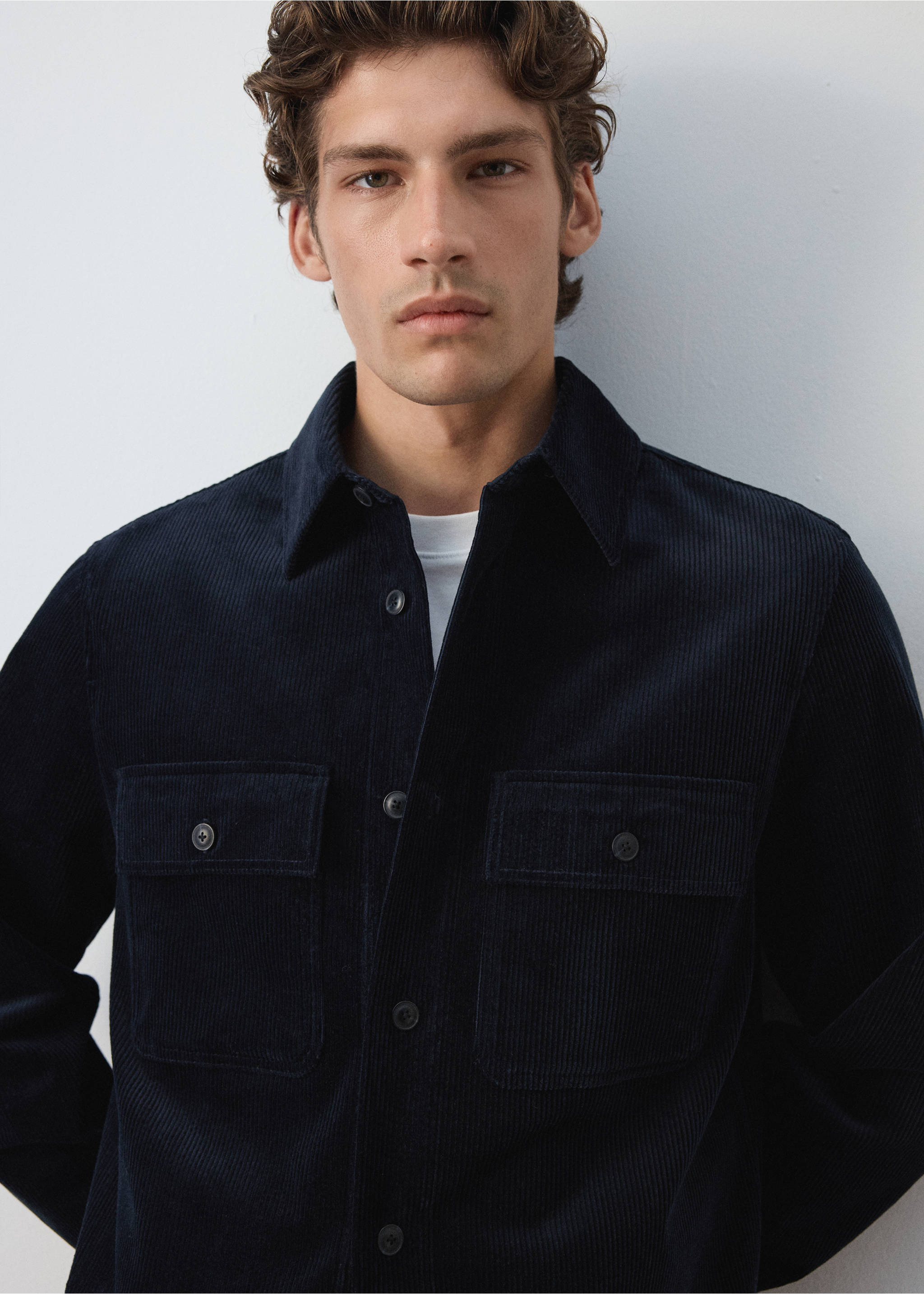 Navy blue corduroy overshirt with chest pockets., Navy. Ref: 37087920-00.