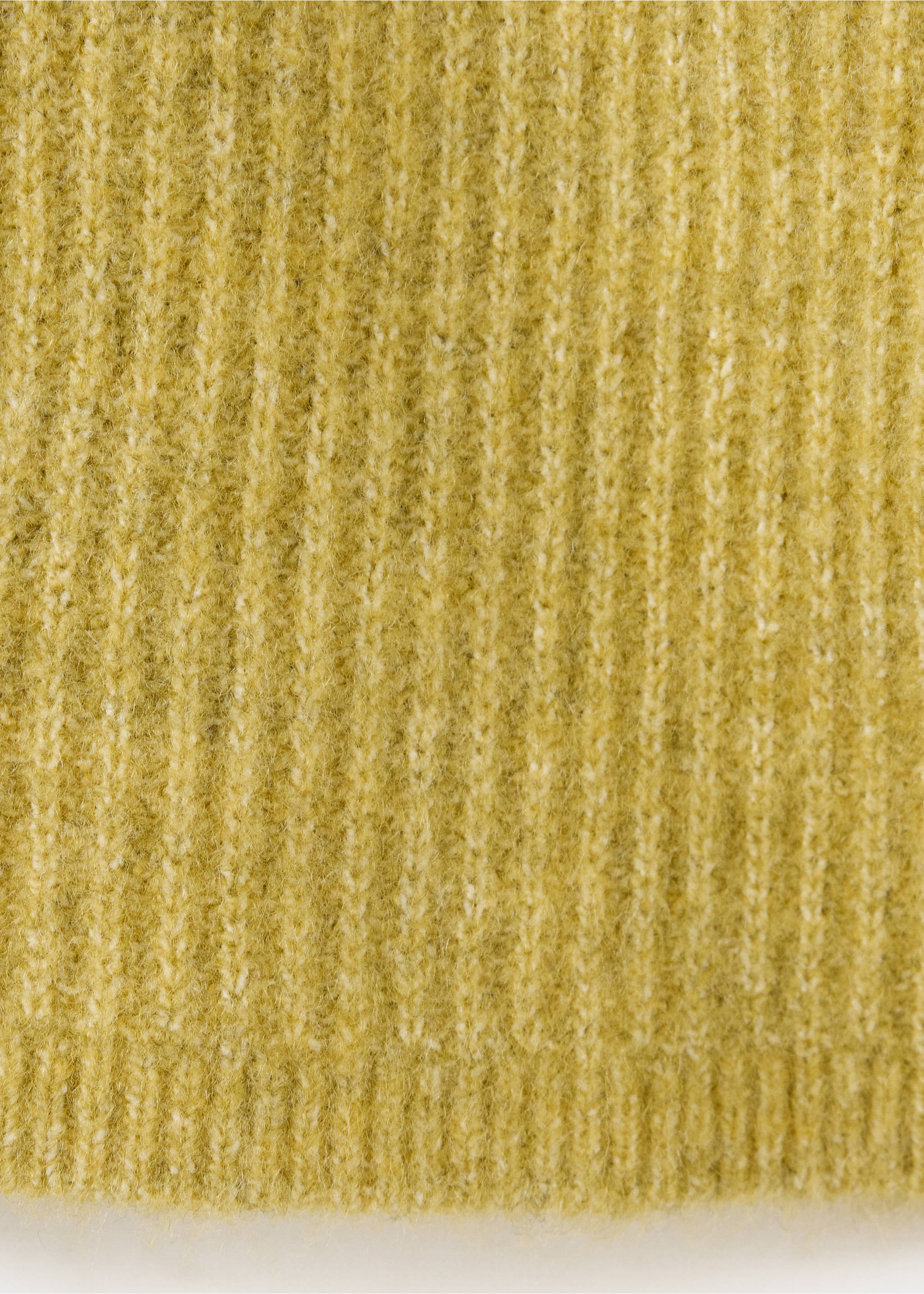 Yellow cardigan knit texture close-up., Lime. Ref: 37087927-00.