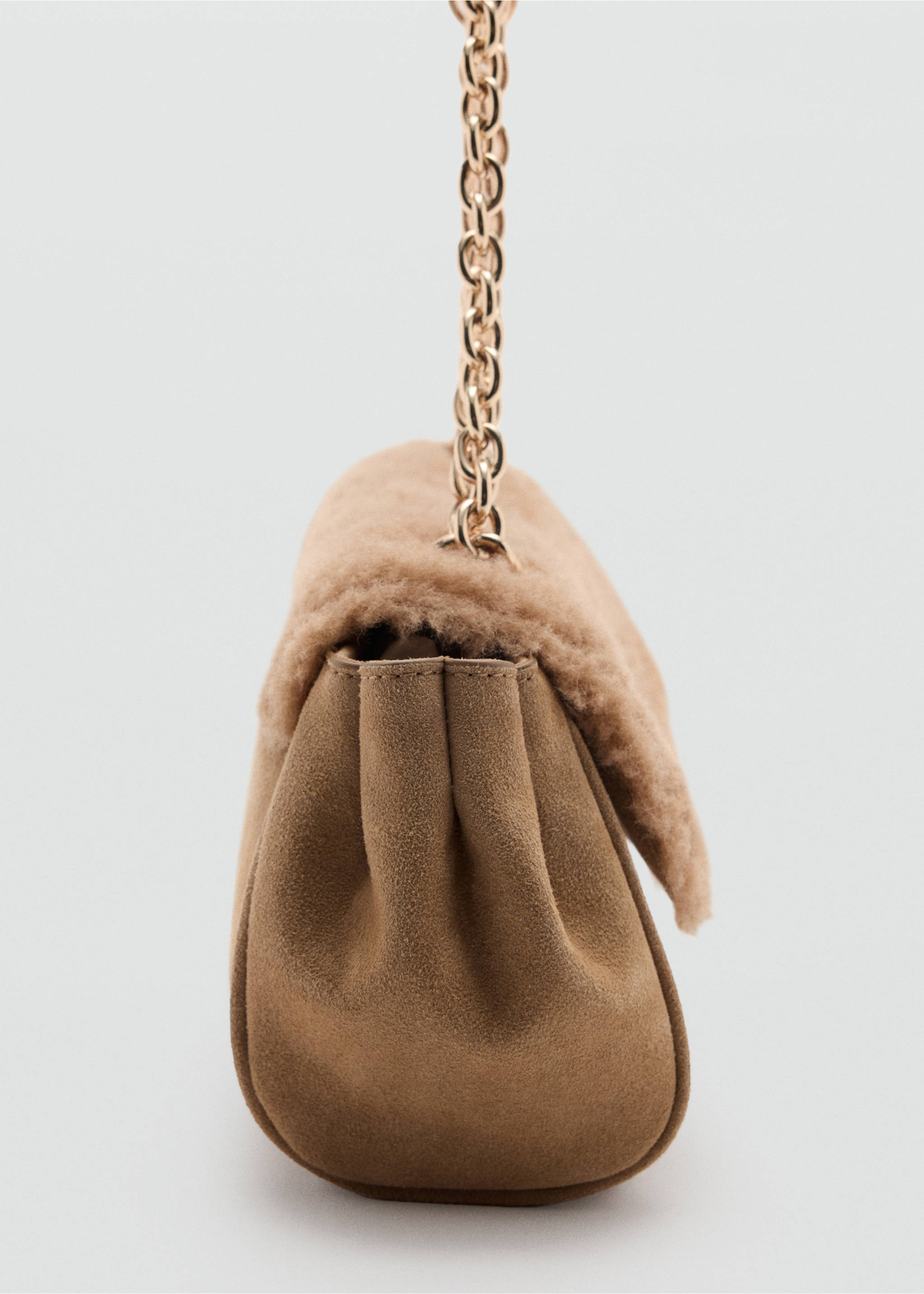 Camel brown shoulder bag with a faux-shearling flap, suede gussets, and a chain strap., Medium Brown. Ref: 37087933-00.