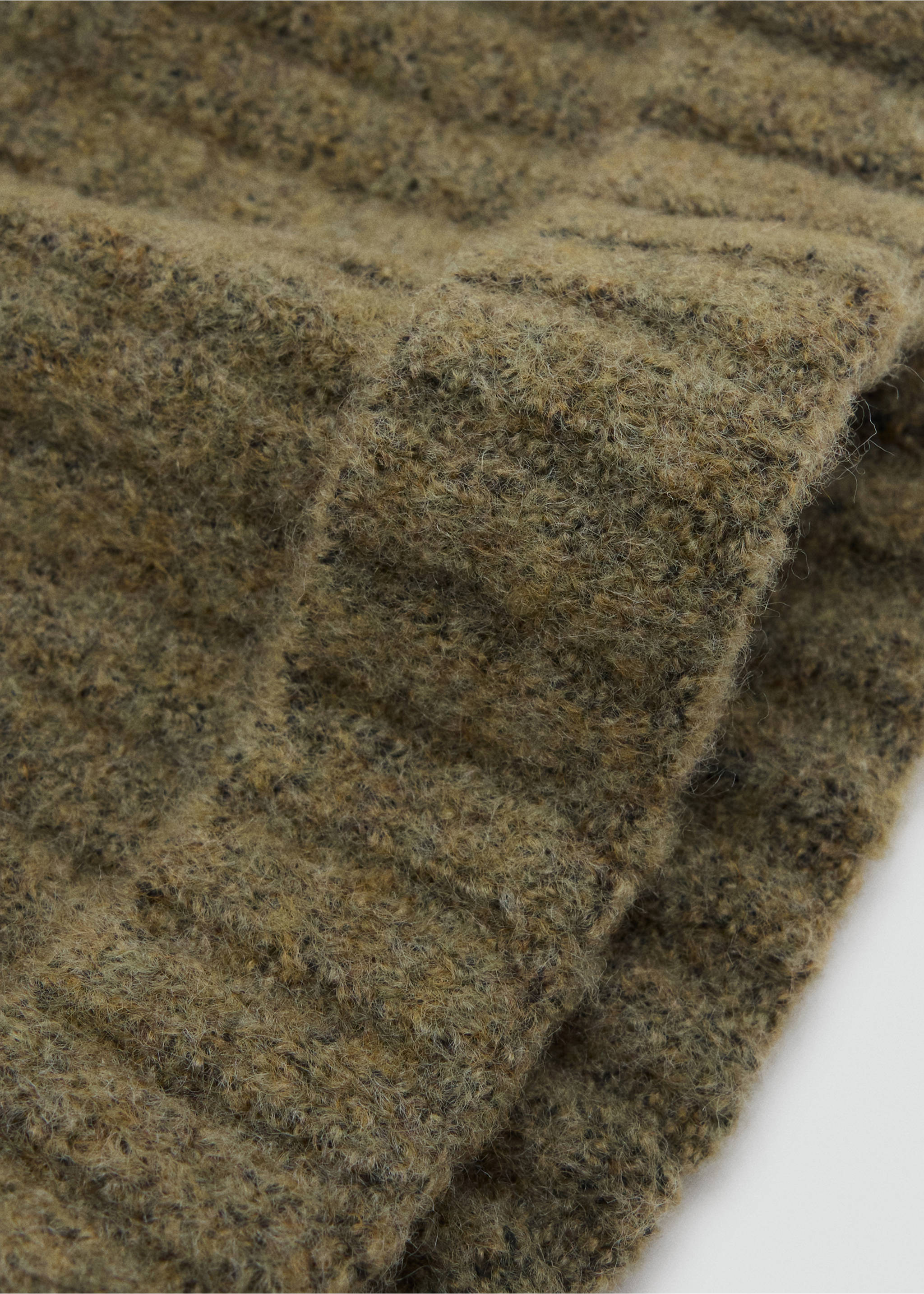 Khaki green ribbed knit beanie detail., Khaki. Ref: 37087936-00.