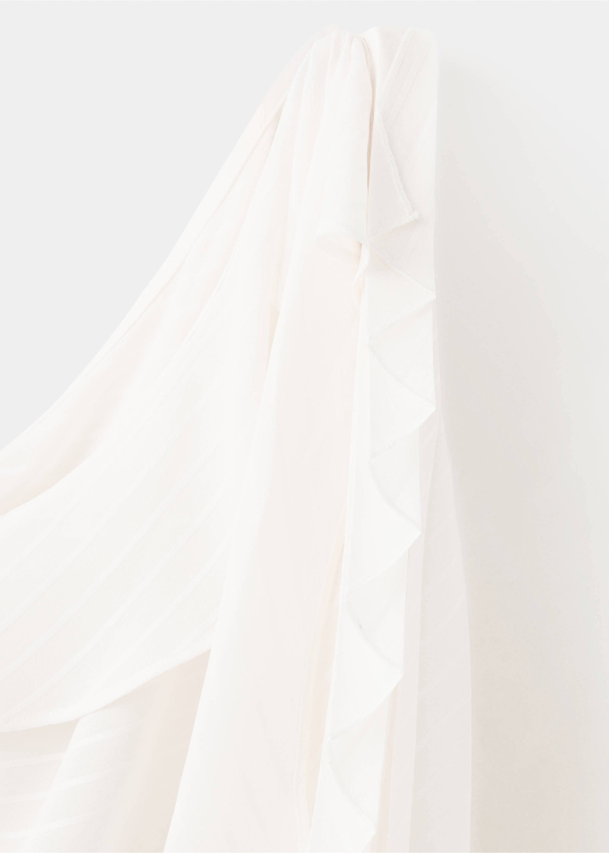 Asymmetric flounces top - Details of the article 8, Ecru. Ref: 37087939-00.