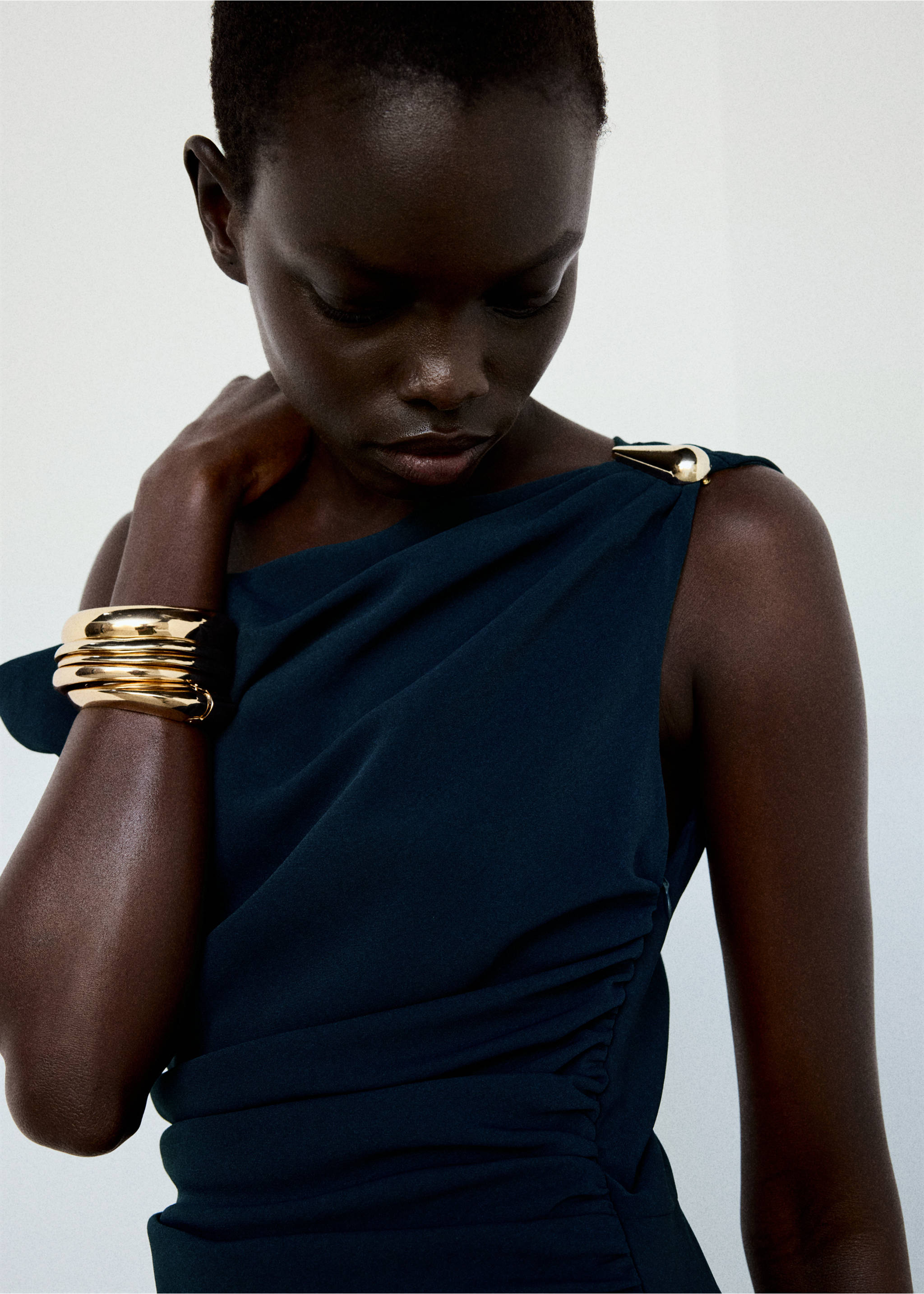 Draped dress with brooch - Details of the article 1, Dark Navy. Ref: 37087941-00.