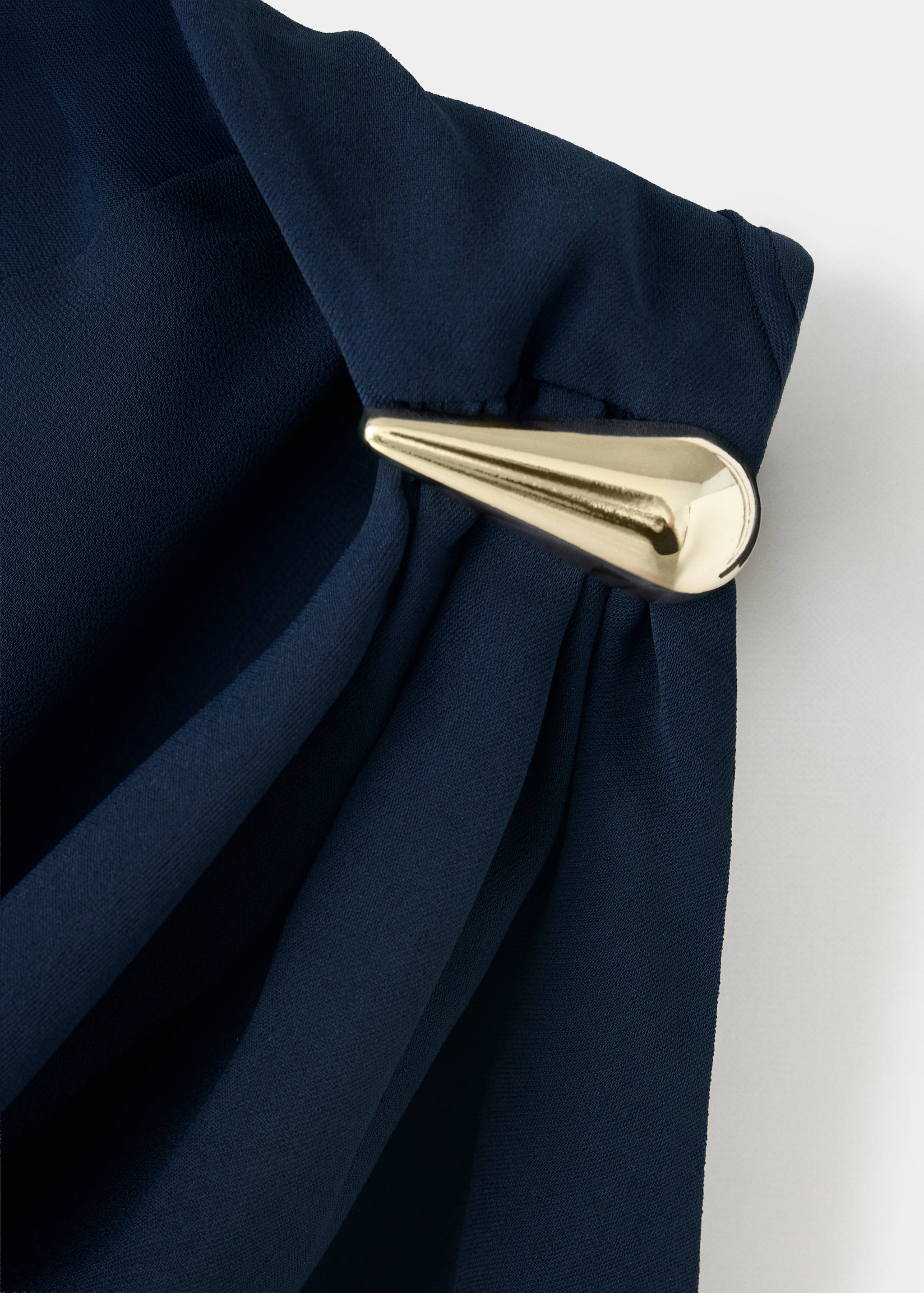 Mango Broşlu drape elbise görsel 2