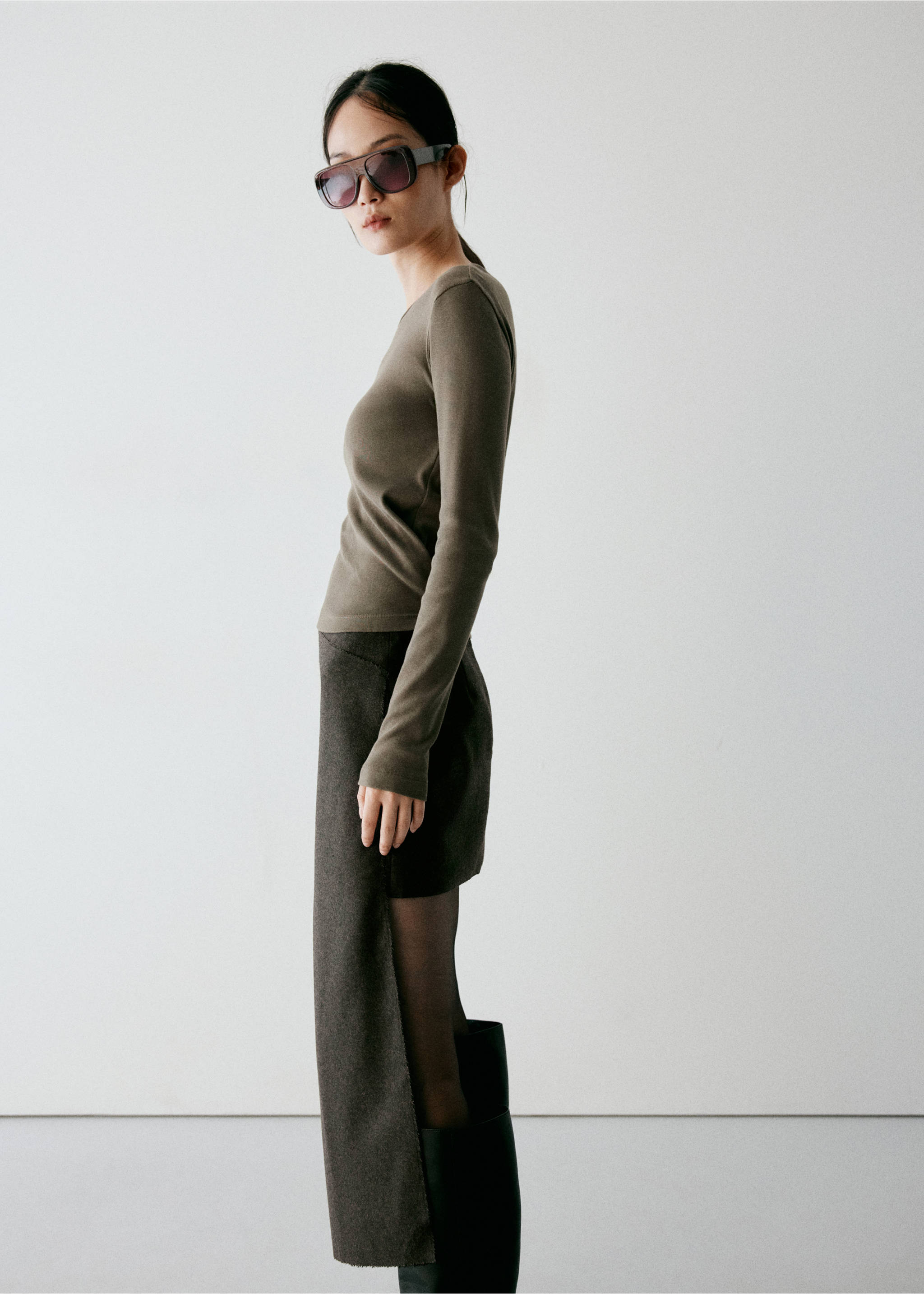 Asymmetrical skirt - Medium plane, Green. Ref: 37087943-00.