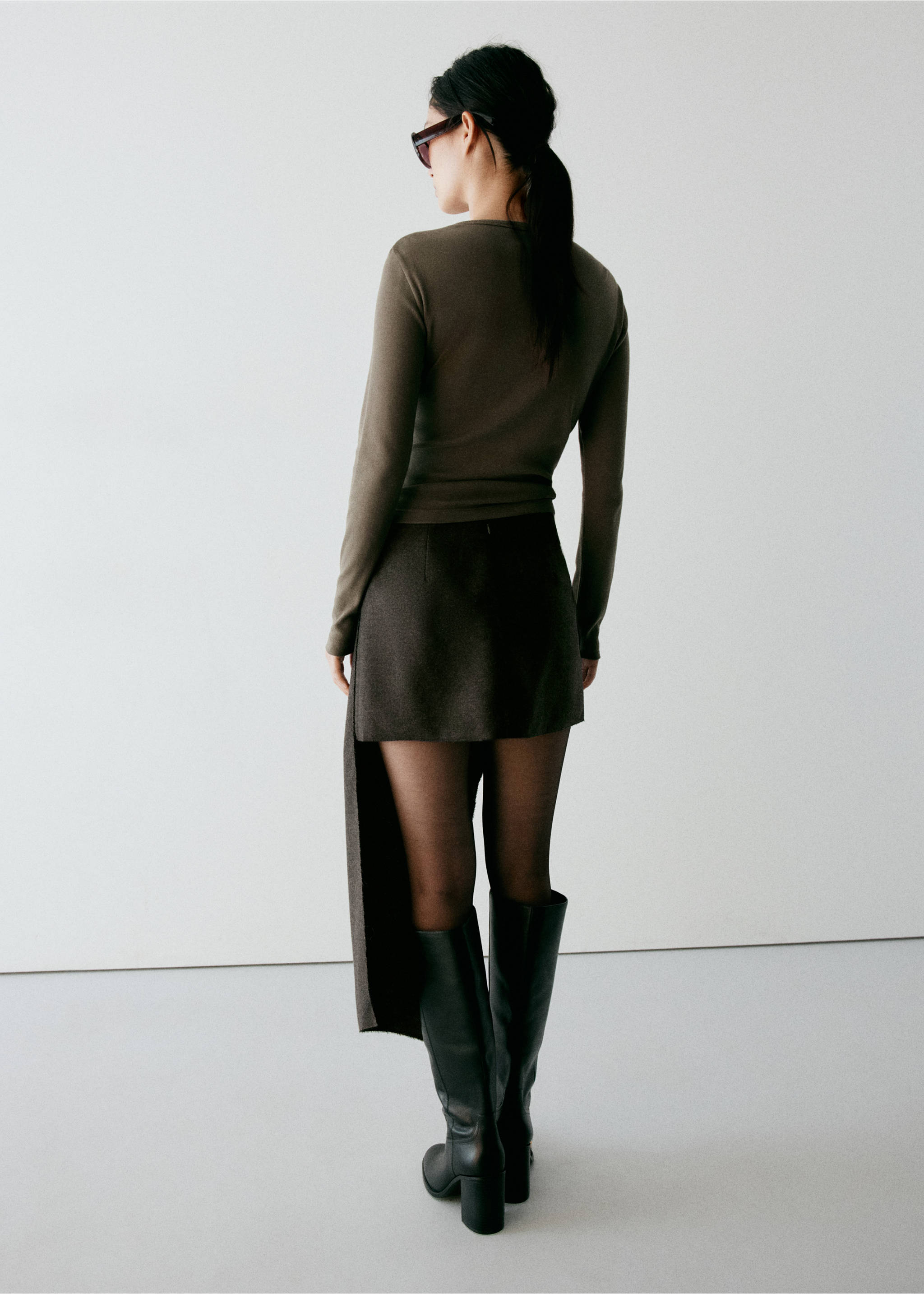 Asymmetrical skirt - Reverse of the article, Green. Ref: 37087943-00.