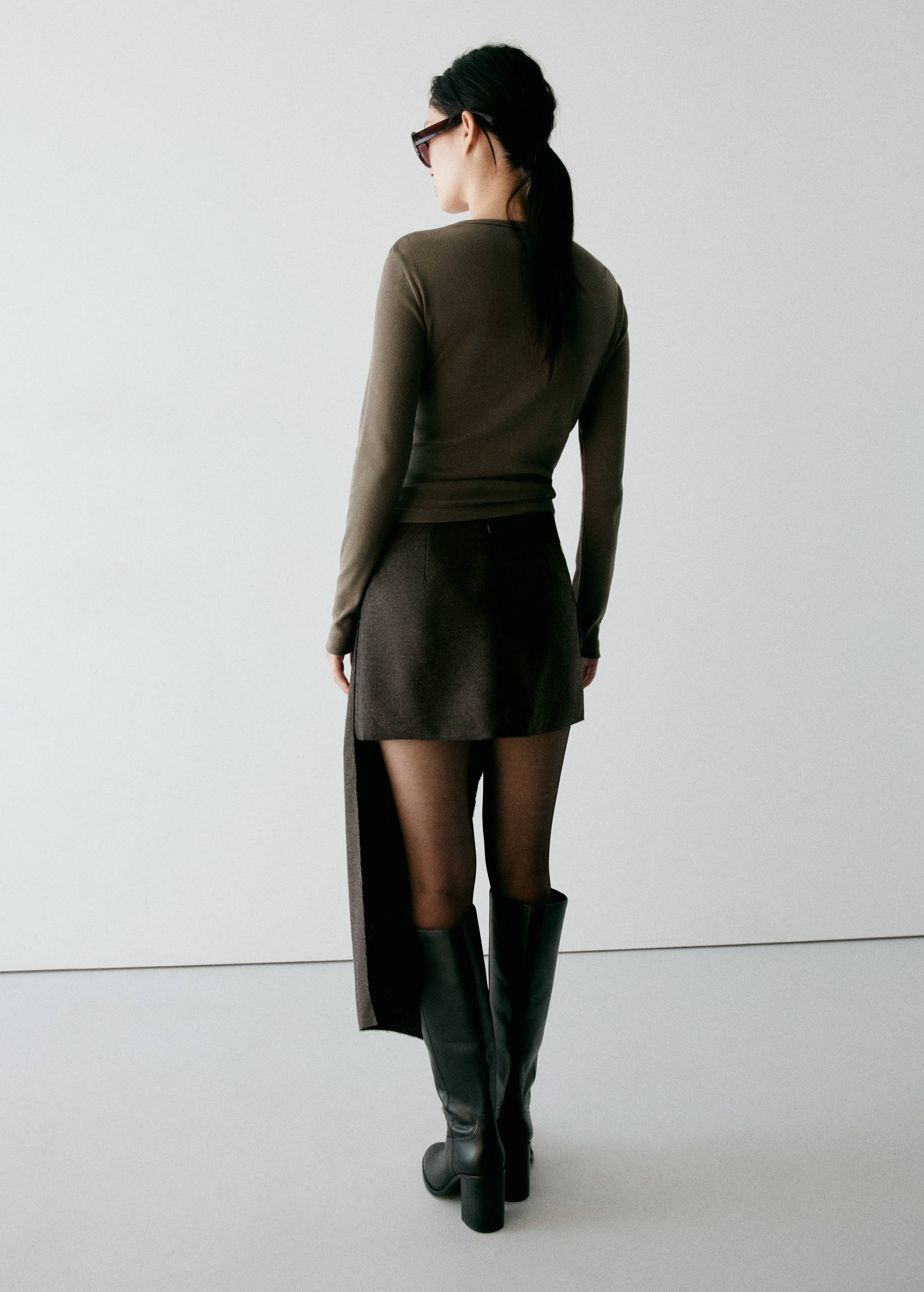 Asymmetrical skirt - Reverse of the article