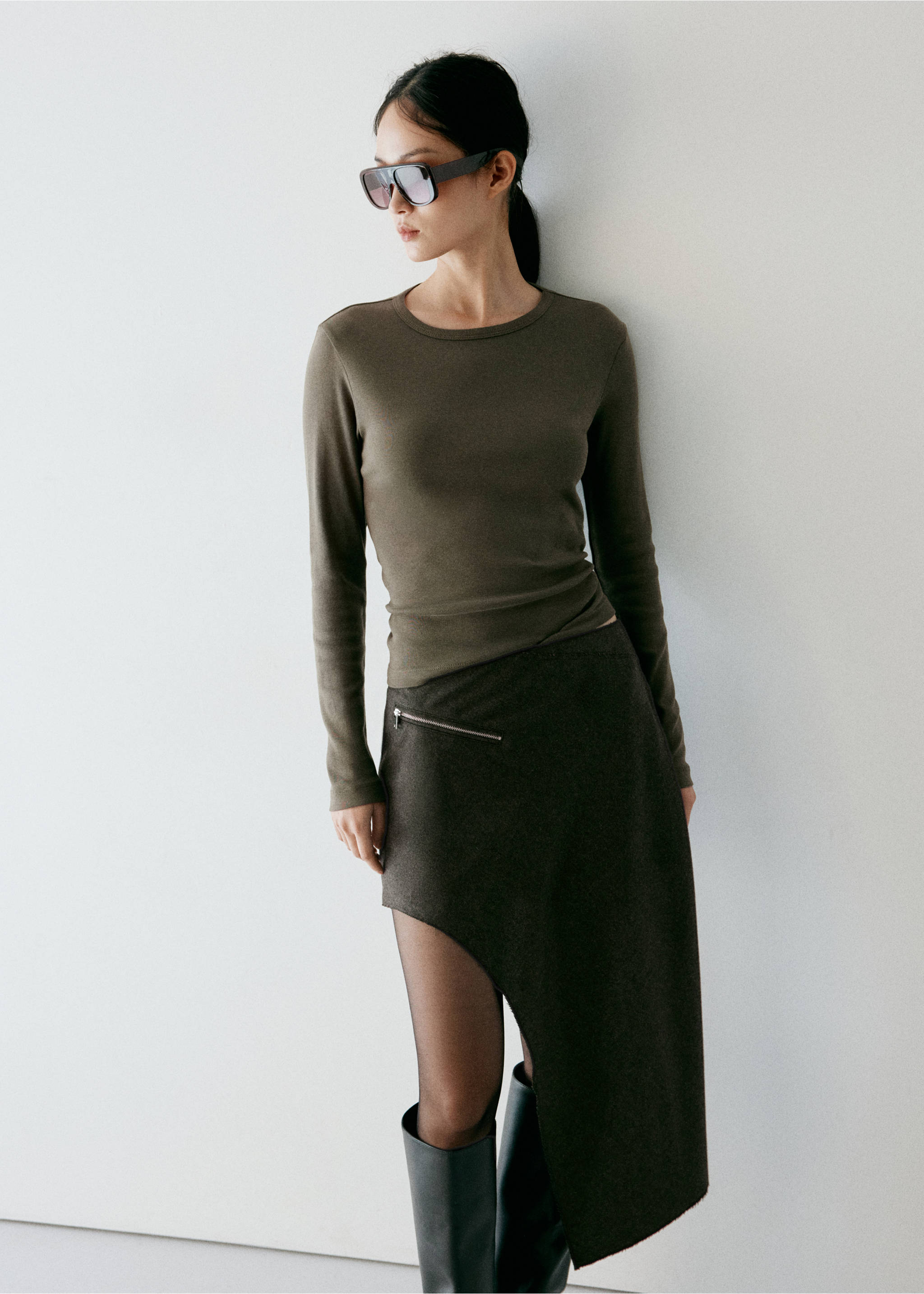 Asymmetrical skirt - Details of the article 1, Green. Ref: 37087943-00.