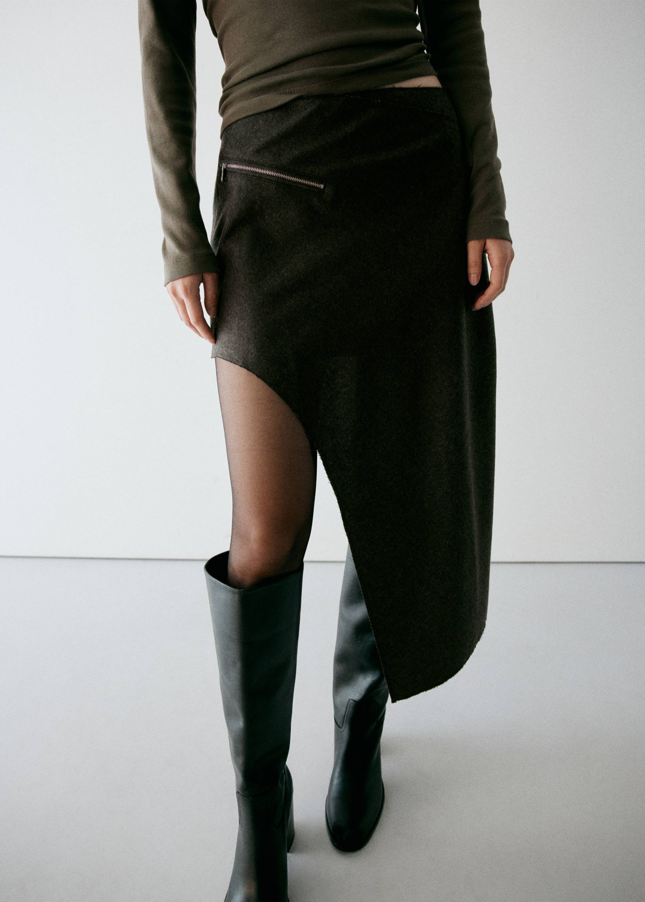 Asymmetrical skirt - Details of the article 3