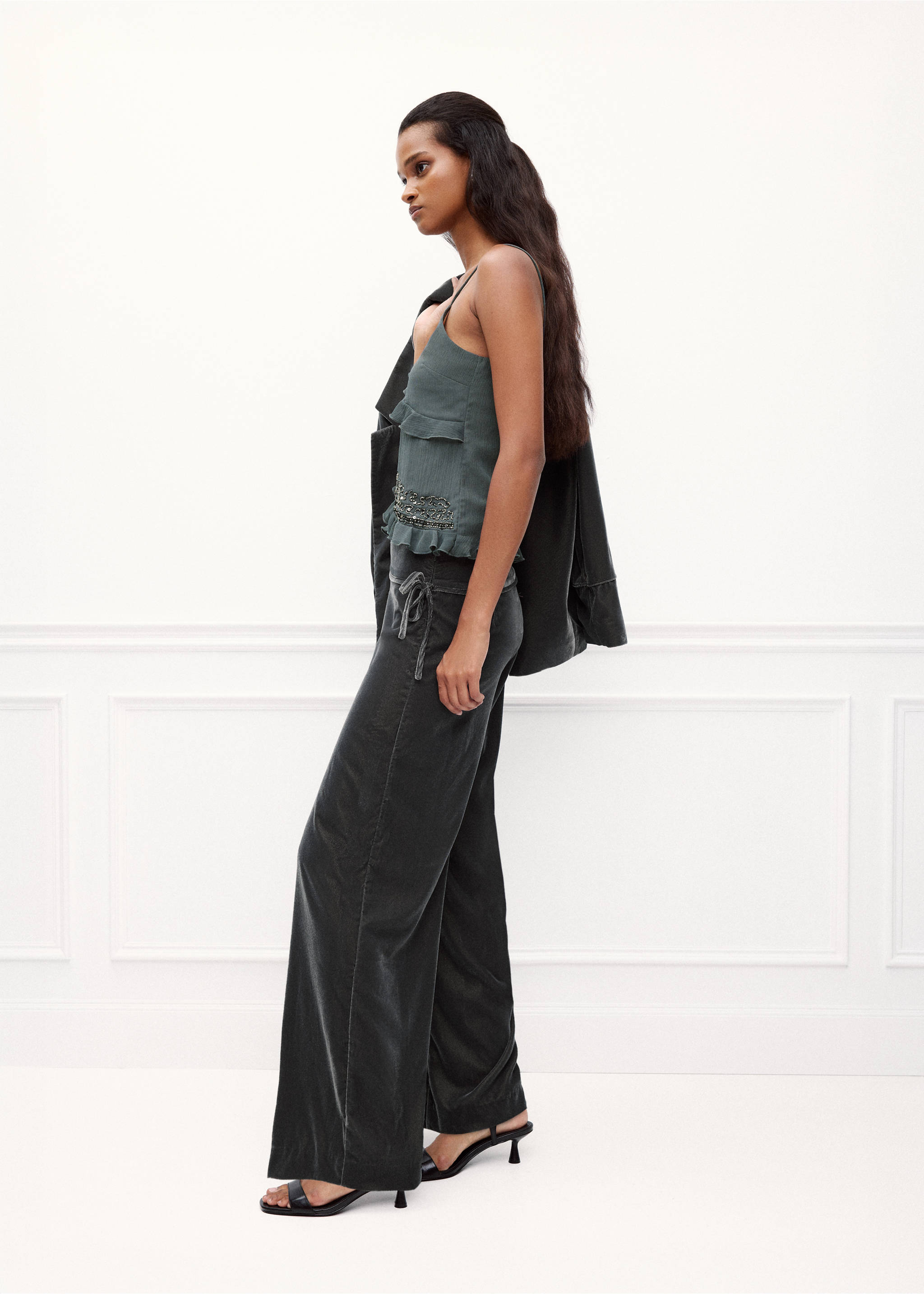 Straight velvet trousers - Medium plane, Dark Silver. Ref: 37088267-00.