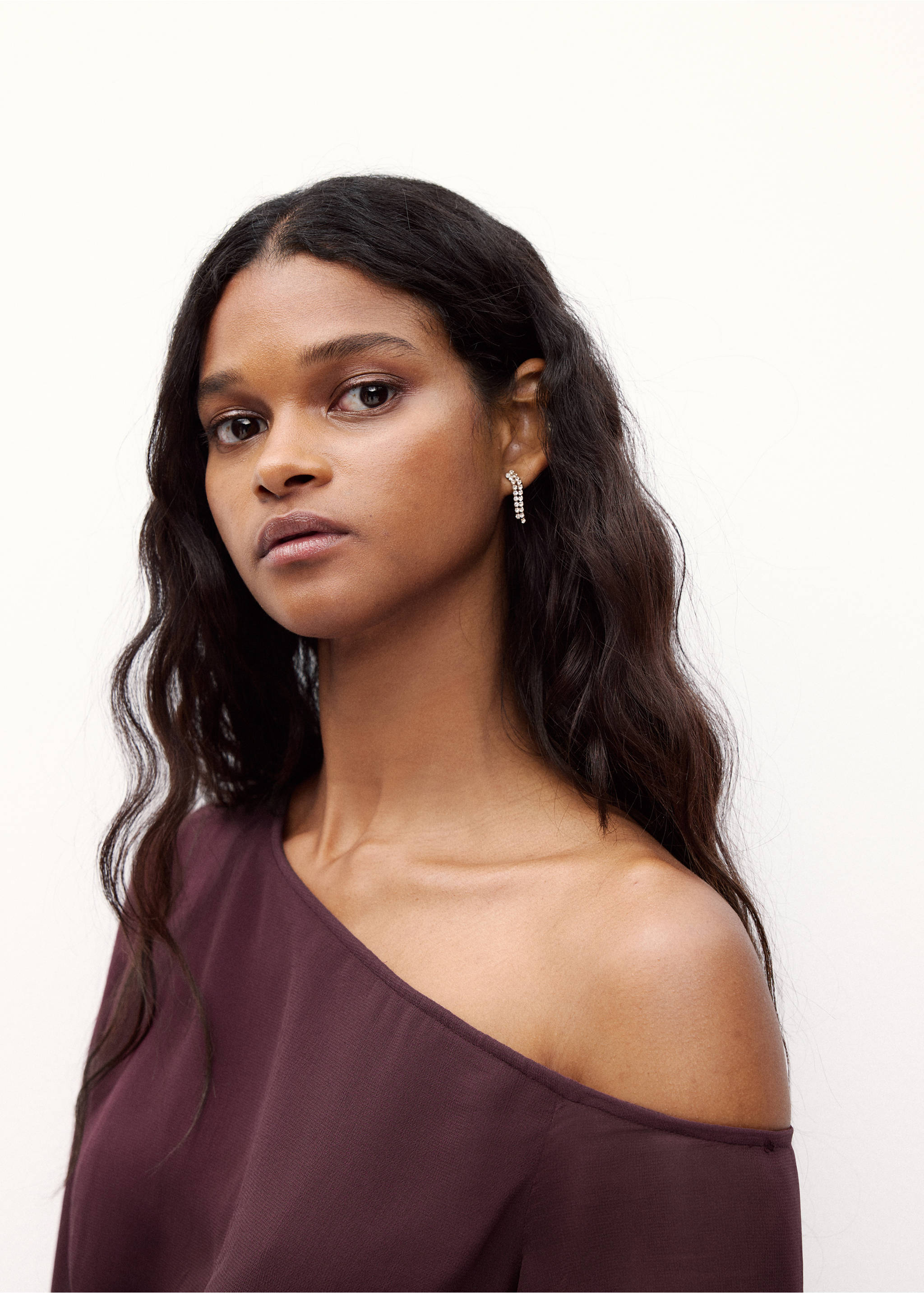 Off shoulder dress - Details of the article 1, Burgundy. Ref: 37088272-00.