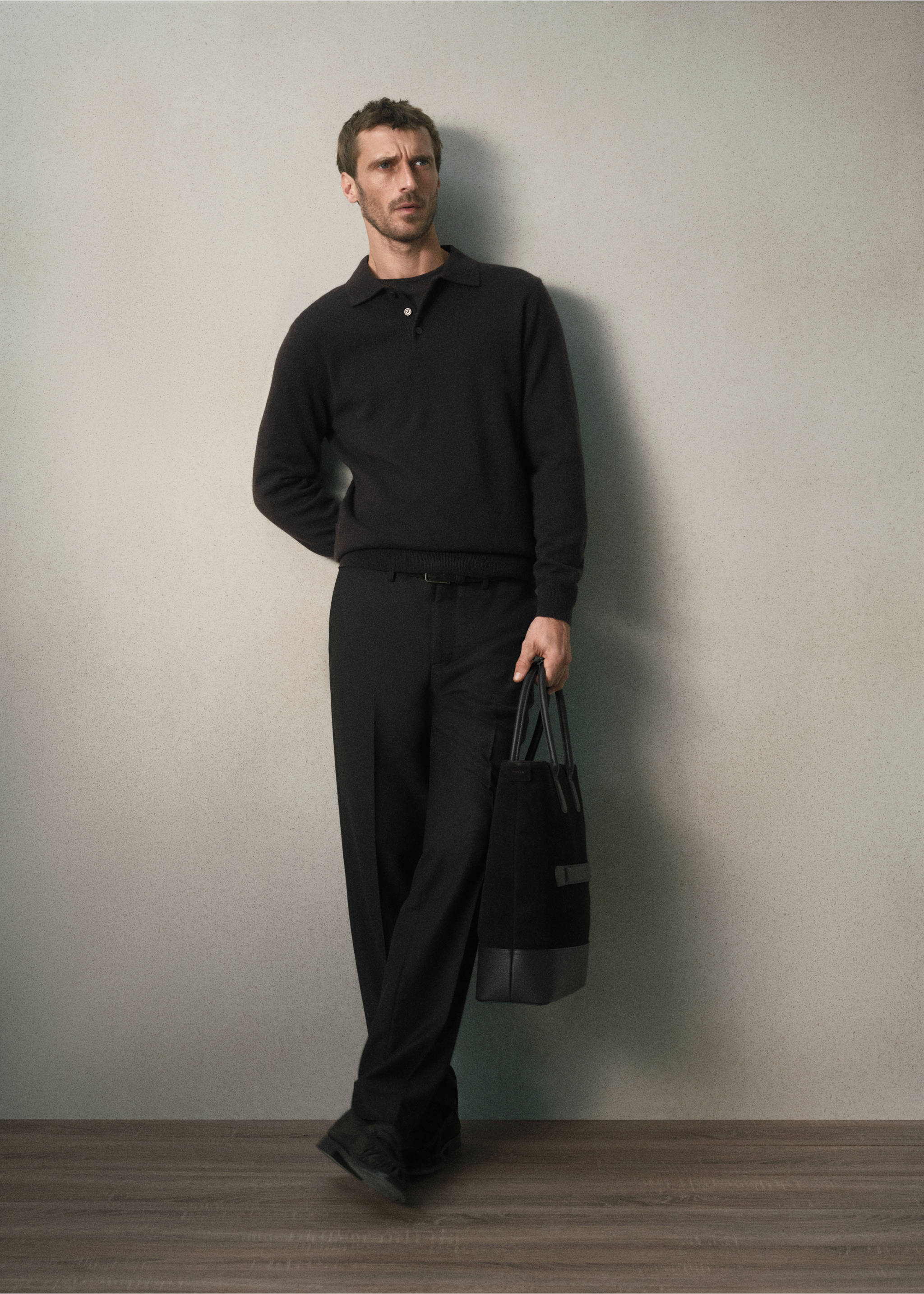 Dark long-sleeved knit polo shirt with a classic collar and button placket., Chocolate. Ref: 37088274-00.