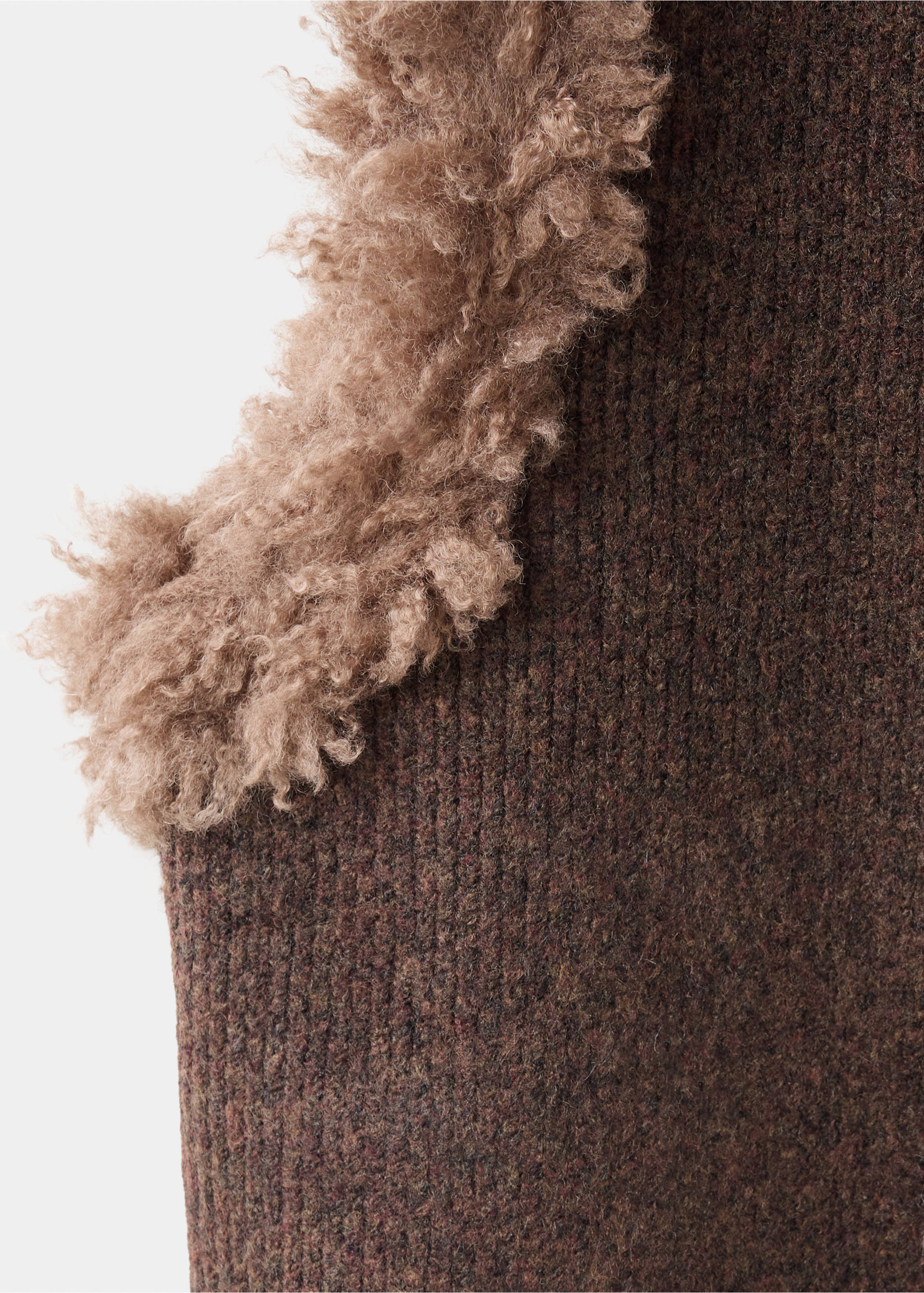 Shearling-effect gilet - Details of the article 8, Brown. Ref: 37088280-00.