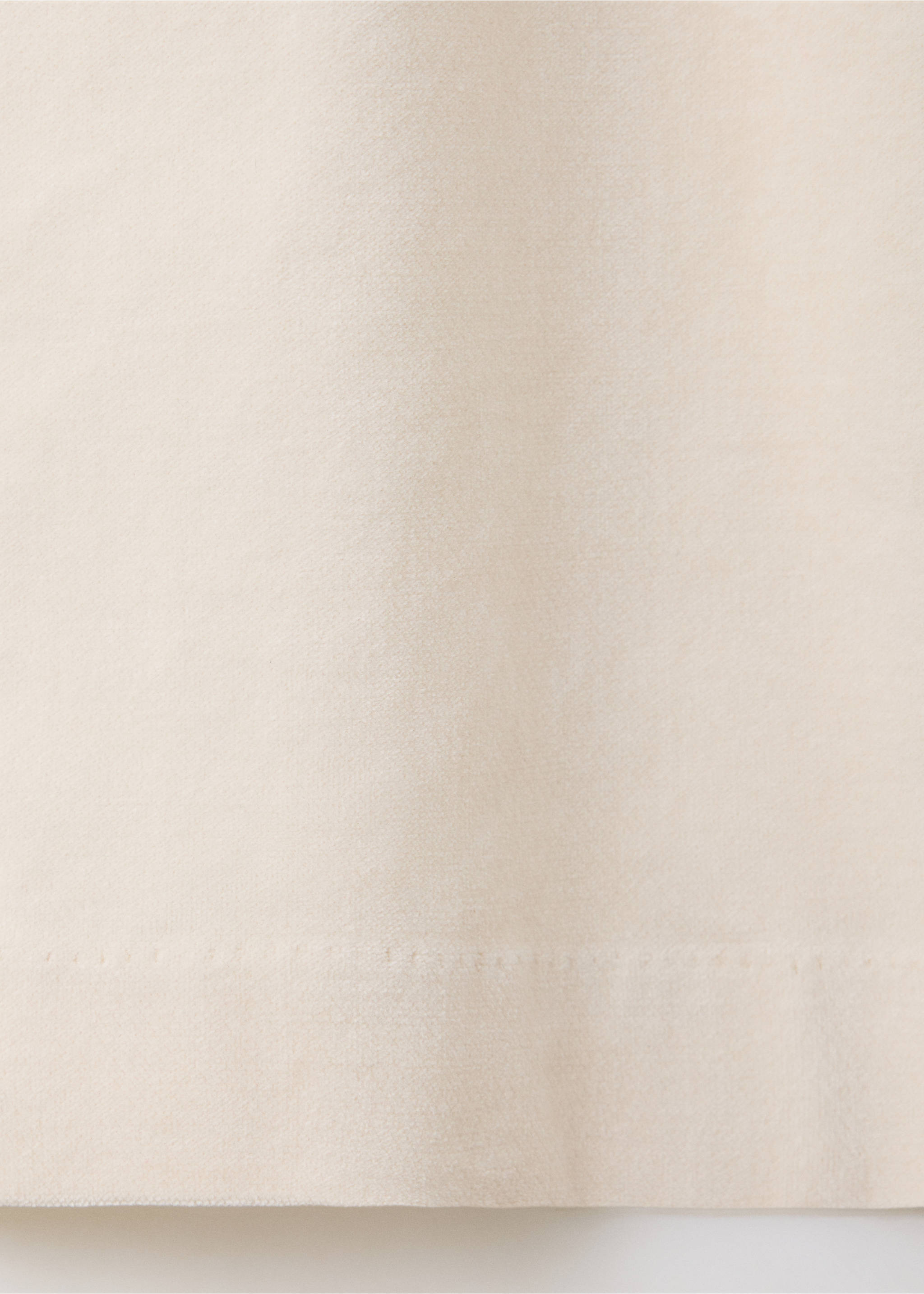 Close-up of the light beige denim fabric texture and hem detail., Ecru. Ref: 37089132-00.