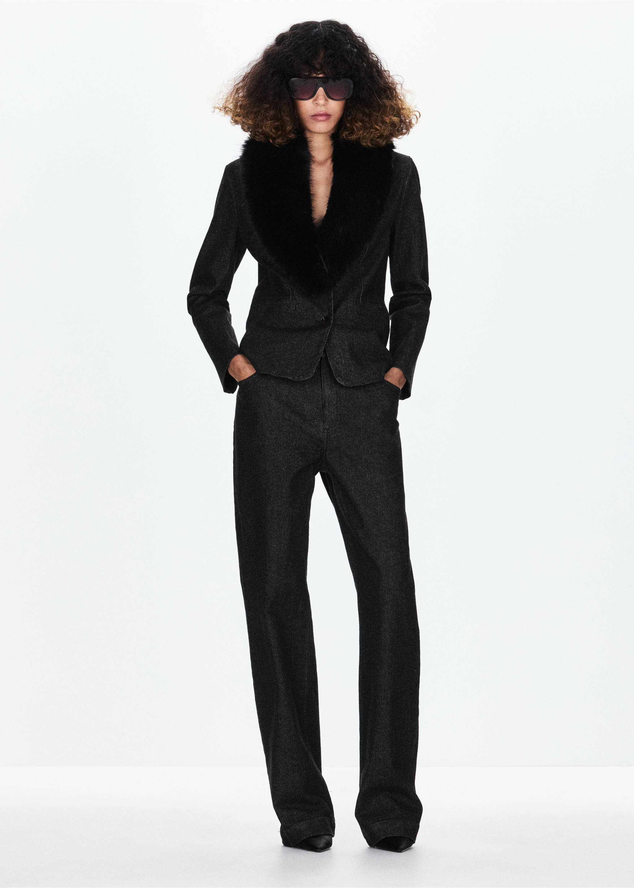 Dark grey blazer with a black faux-fur collar, worn with matching trousers., Open Blue. Ref: 37089134-00.