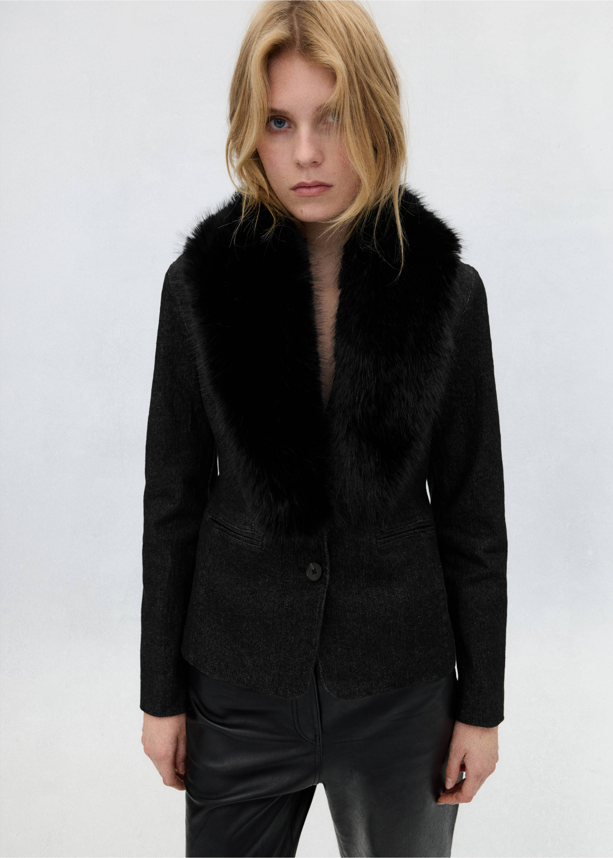 Dark grey blazer with a plush black faux-fur collar and single-button closure., Open Blue. Ref: 37089134-01.