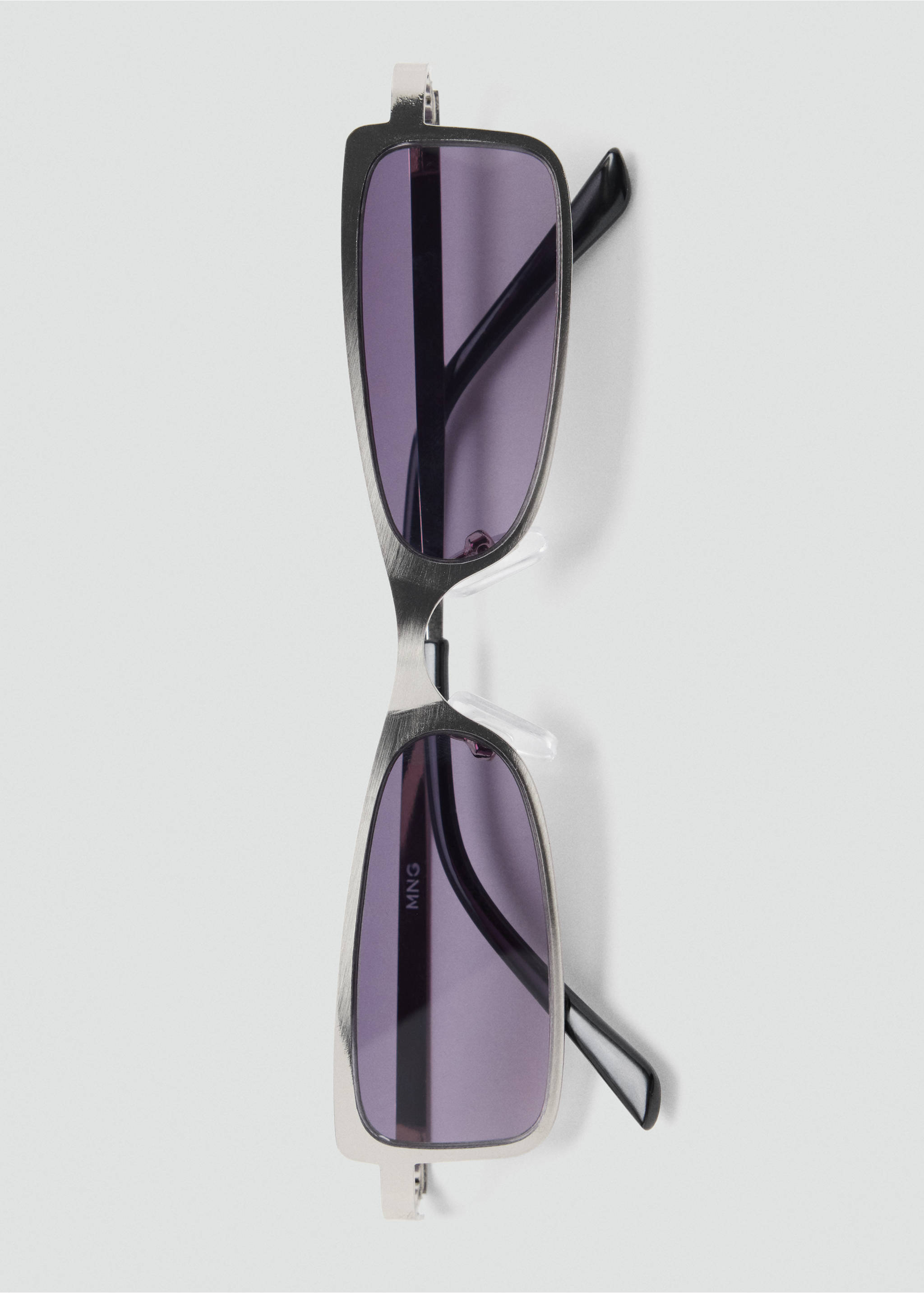 Gafas de sol rectangulares plateadas con lentes moradas tintadas., Plata. Ref: 37089137-00.