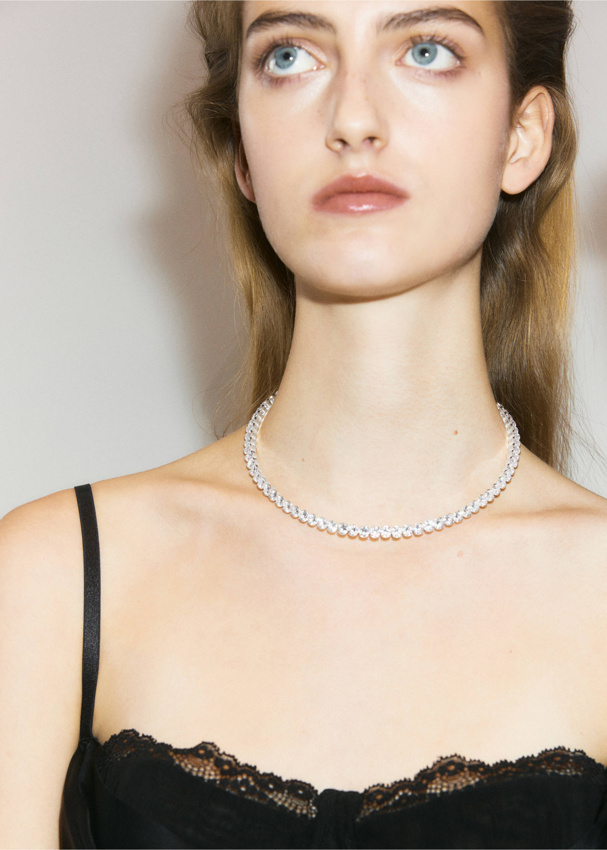 Crystal collar necklace with a continuous line of sparkling stones., Silver. Ref: 37089140-00.