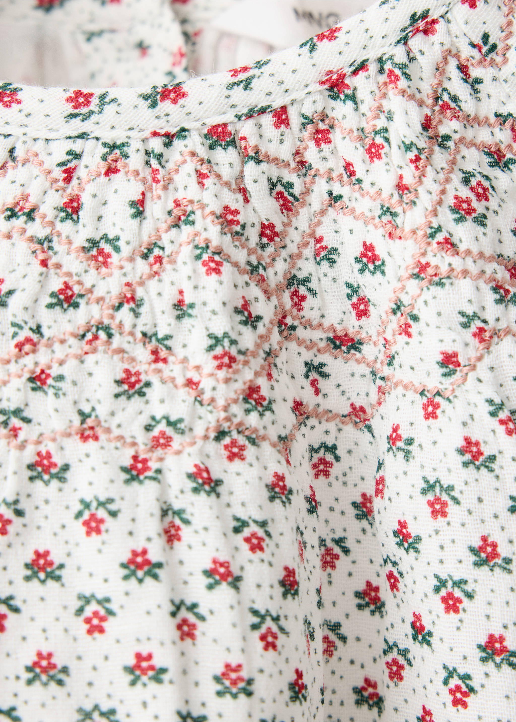 BLOUSE GARLAND - Details of the article 8, Off White. Ref: 37089215-00.