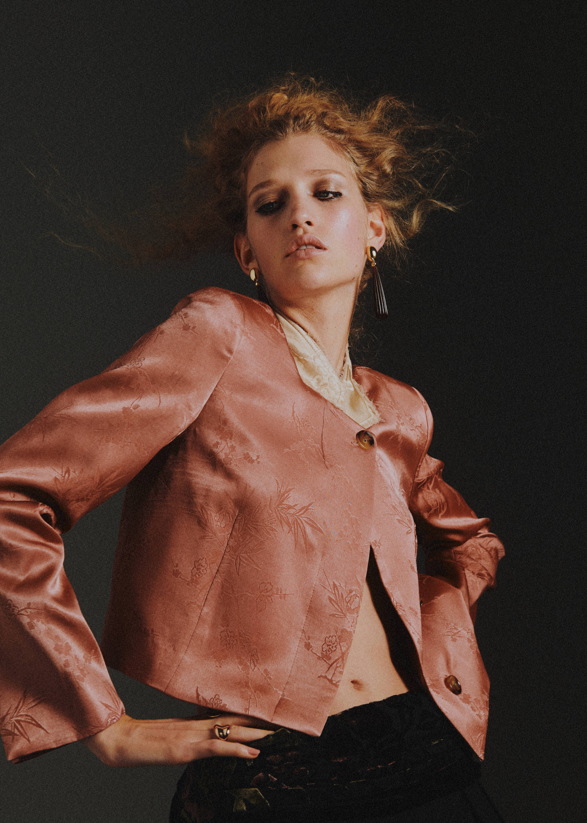 Cropped pink jacquard blazer with long sleeves and a single button., Pink. Ref: 37089223-00.