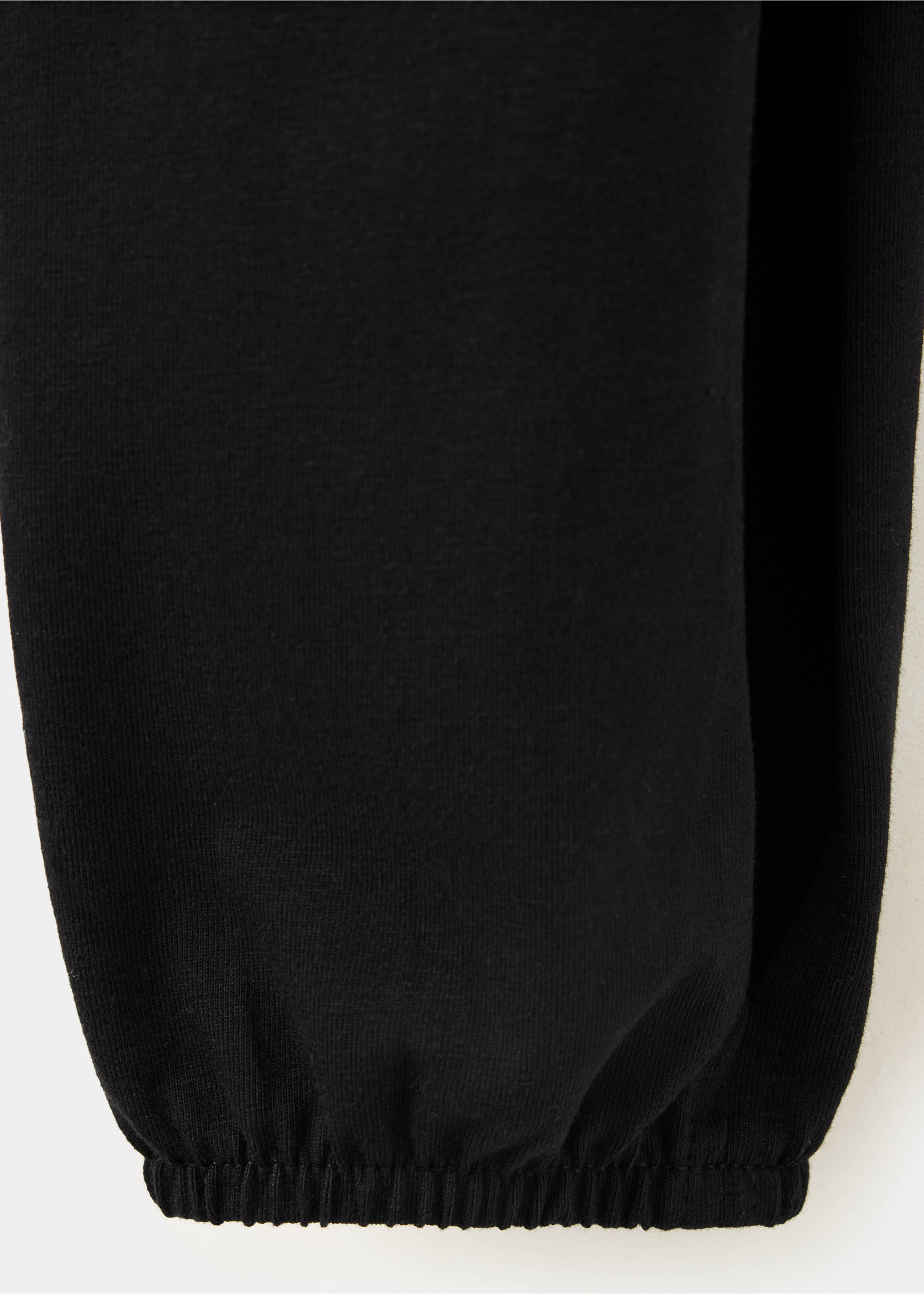 Close-up of the black t-shirt fabric and elasticated cuff detail., Black. Ref: 37089227-00.