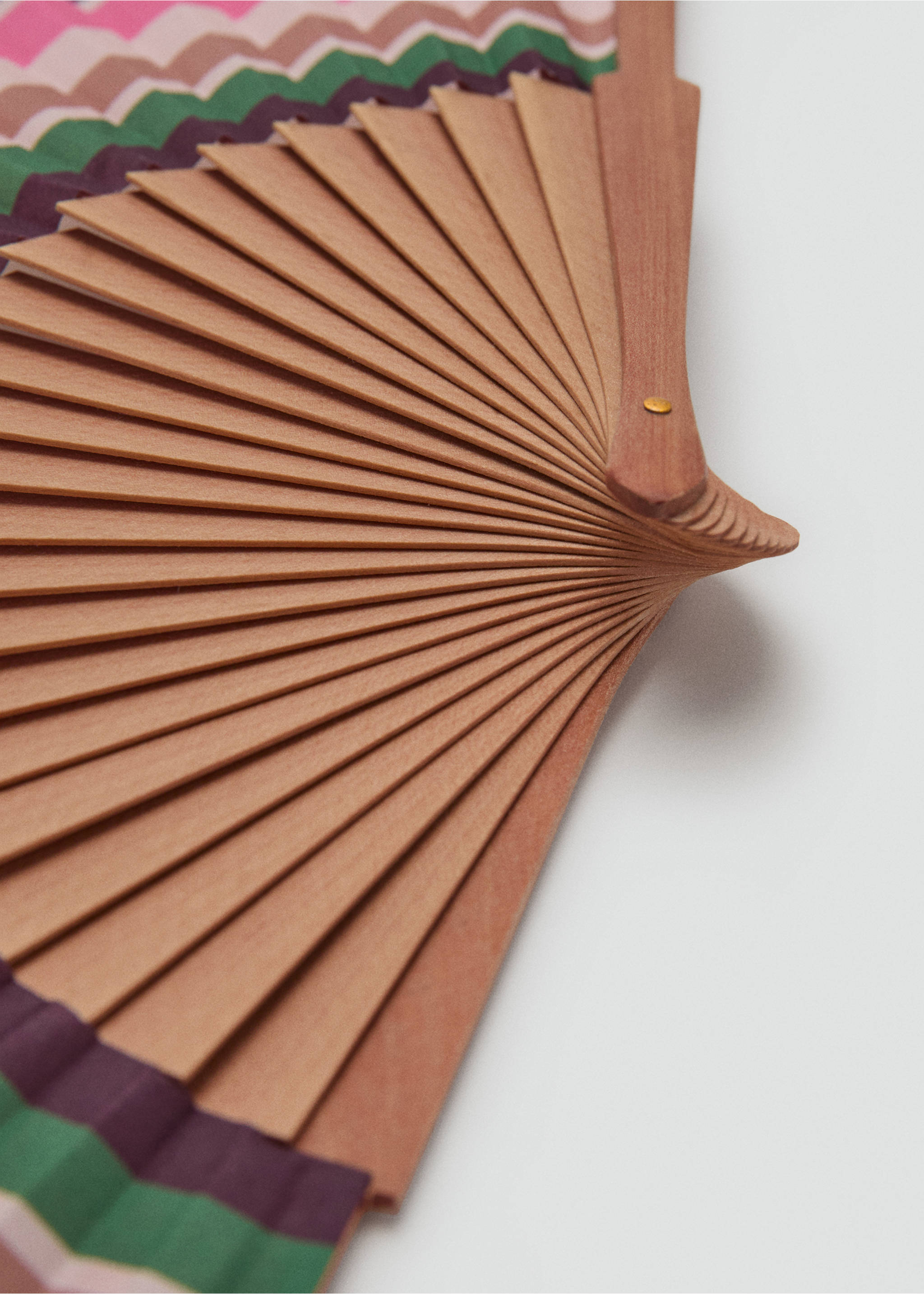 Bicolour striped fan - Details of the article 1, Green. Ref: 37091328-00.