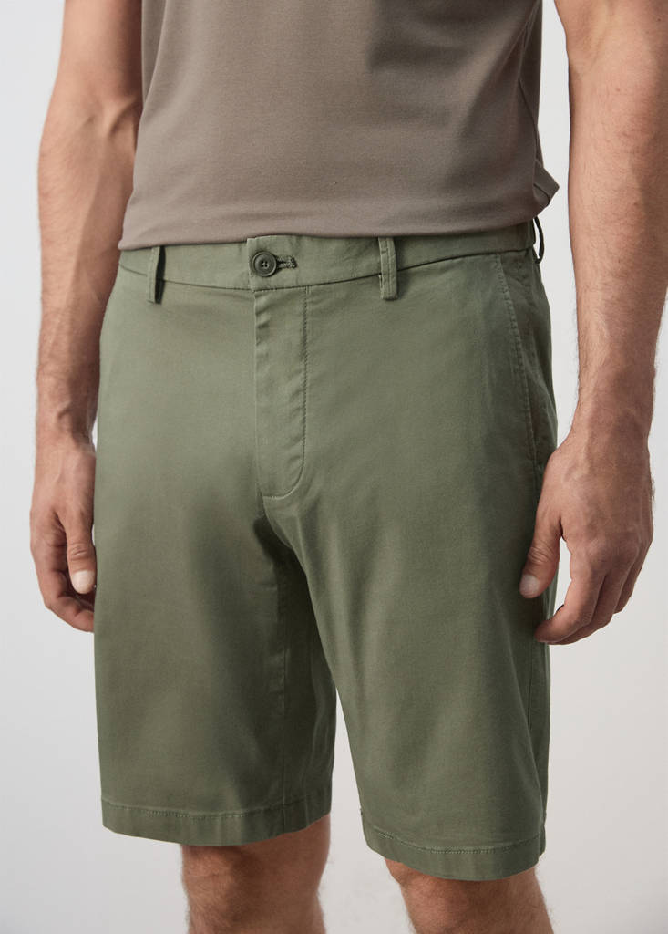 Slim-fit chino cotton bermuda shorts — Forest Green
