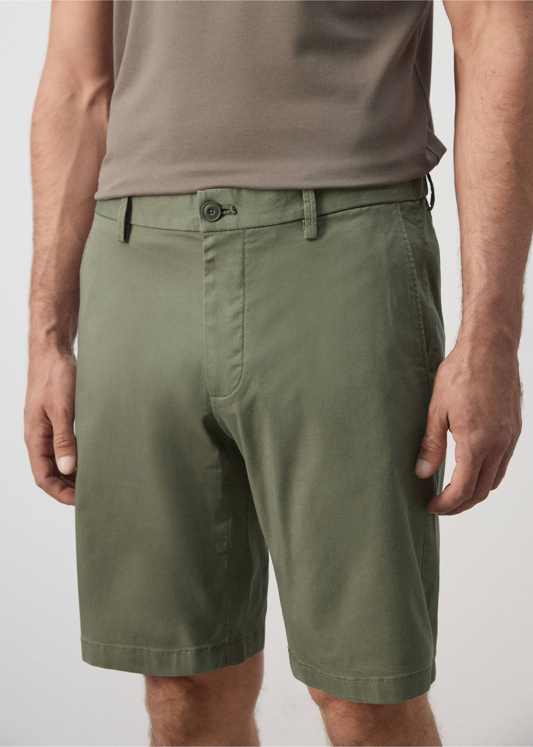 Slim-fit chino cotton bermuda shorts - Details of the article 1, Forest Green. Ref: 37091329-00.