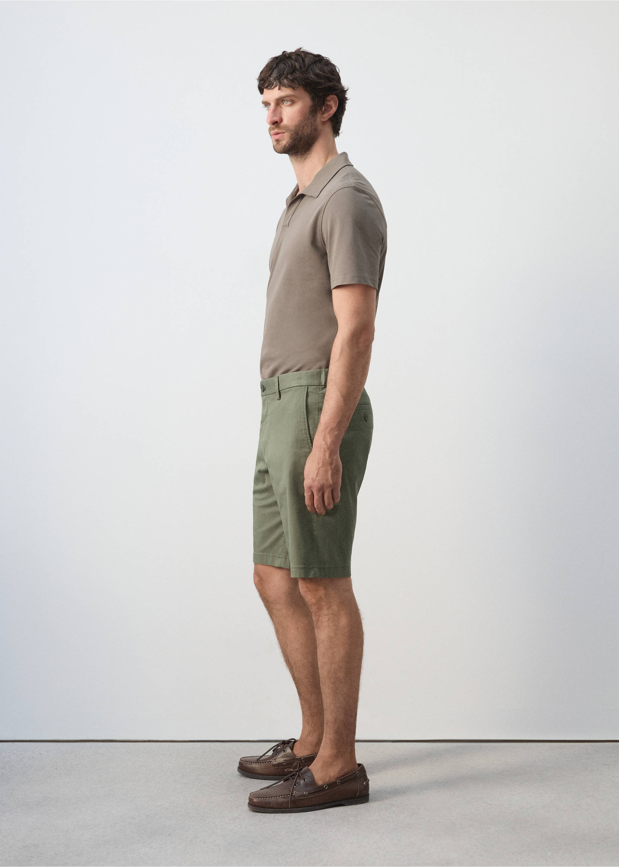 Slim-fit chino cotton bermuda shorts - Details of the article 2, Forest Green. Ref: 37091329-00.