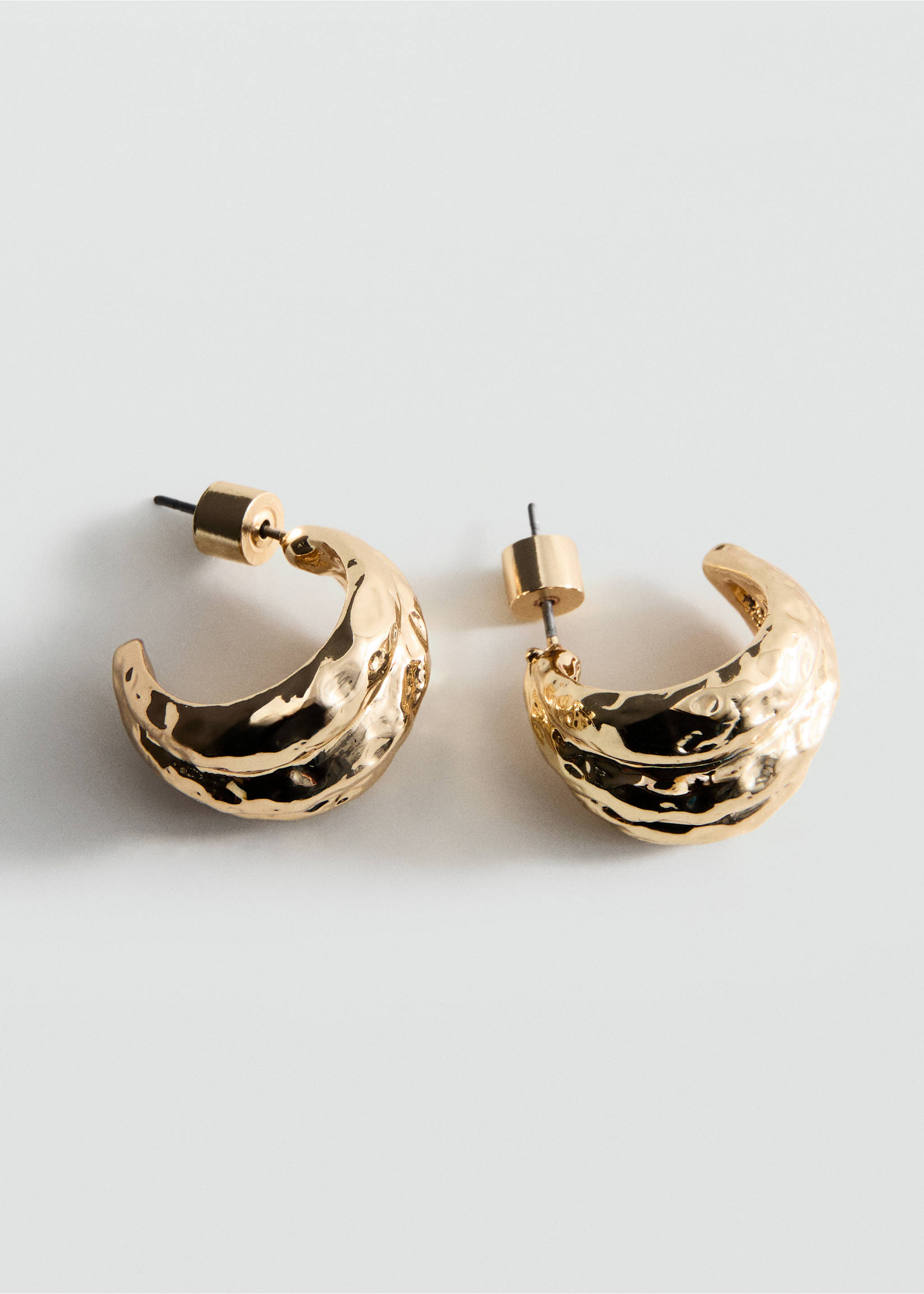 Embossed semi-hoop earrings - Medium plane, Gold. Ref: 37091337-00.