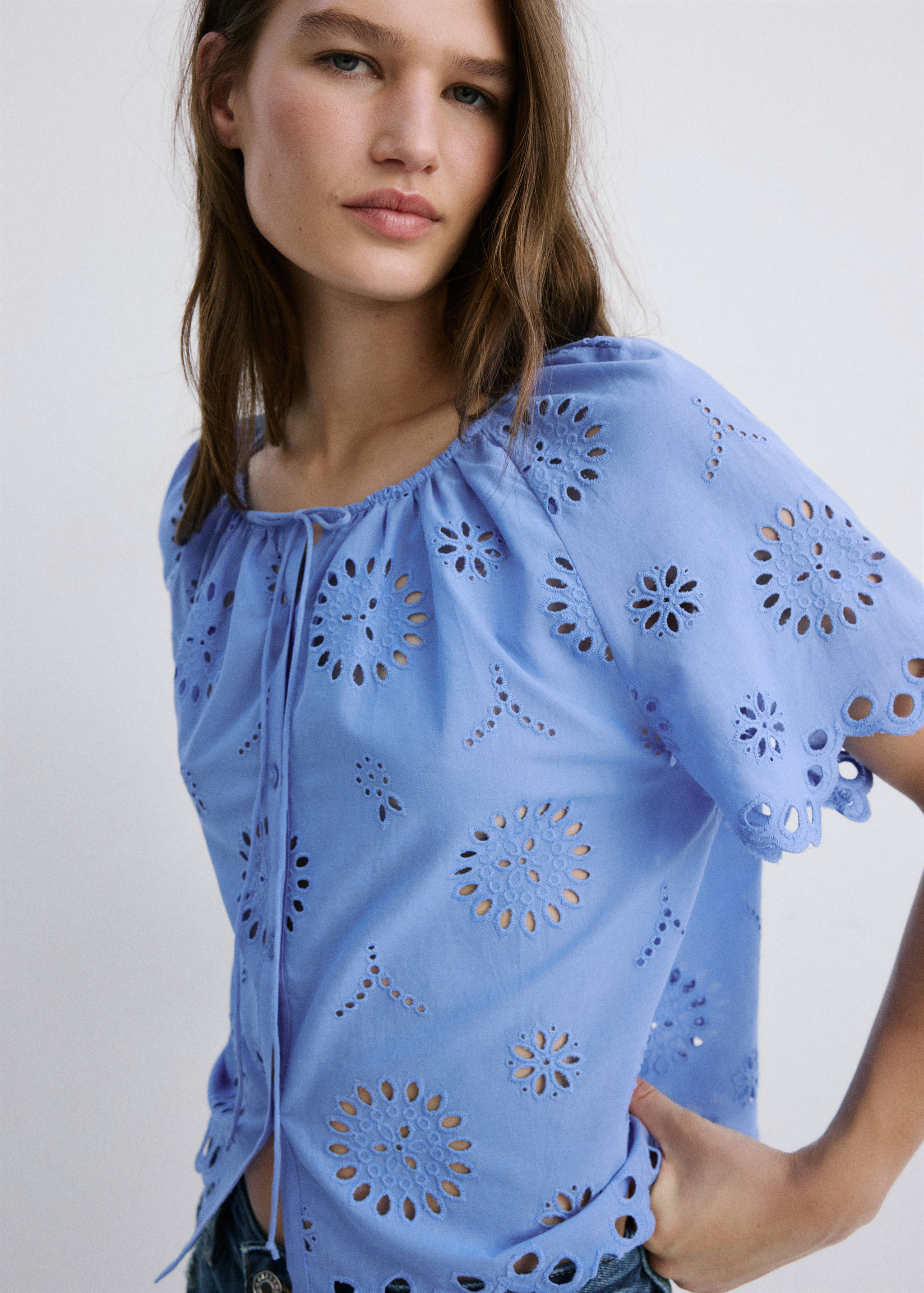 100% cotton blouse with broderie anglaise embroidery - Medium plane