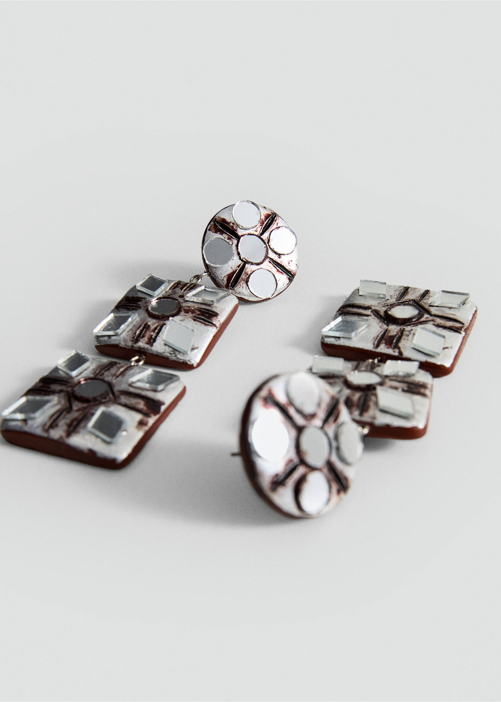 Серьги с подвесками из смолы - Деталь изделия 1, Коричневый. Ref: 37091341-00.