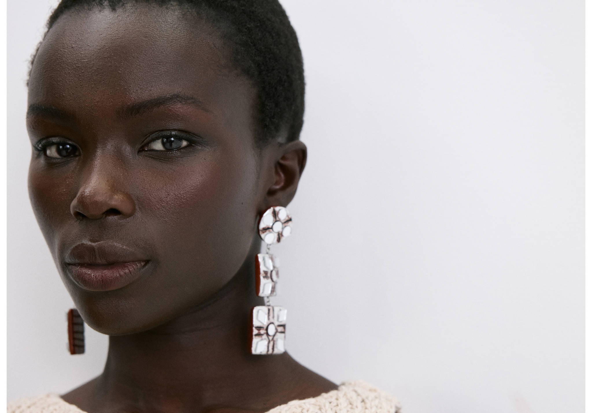 أقراط من الراتنج - رؤية بانورامية