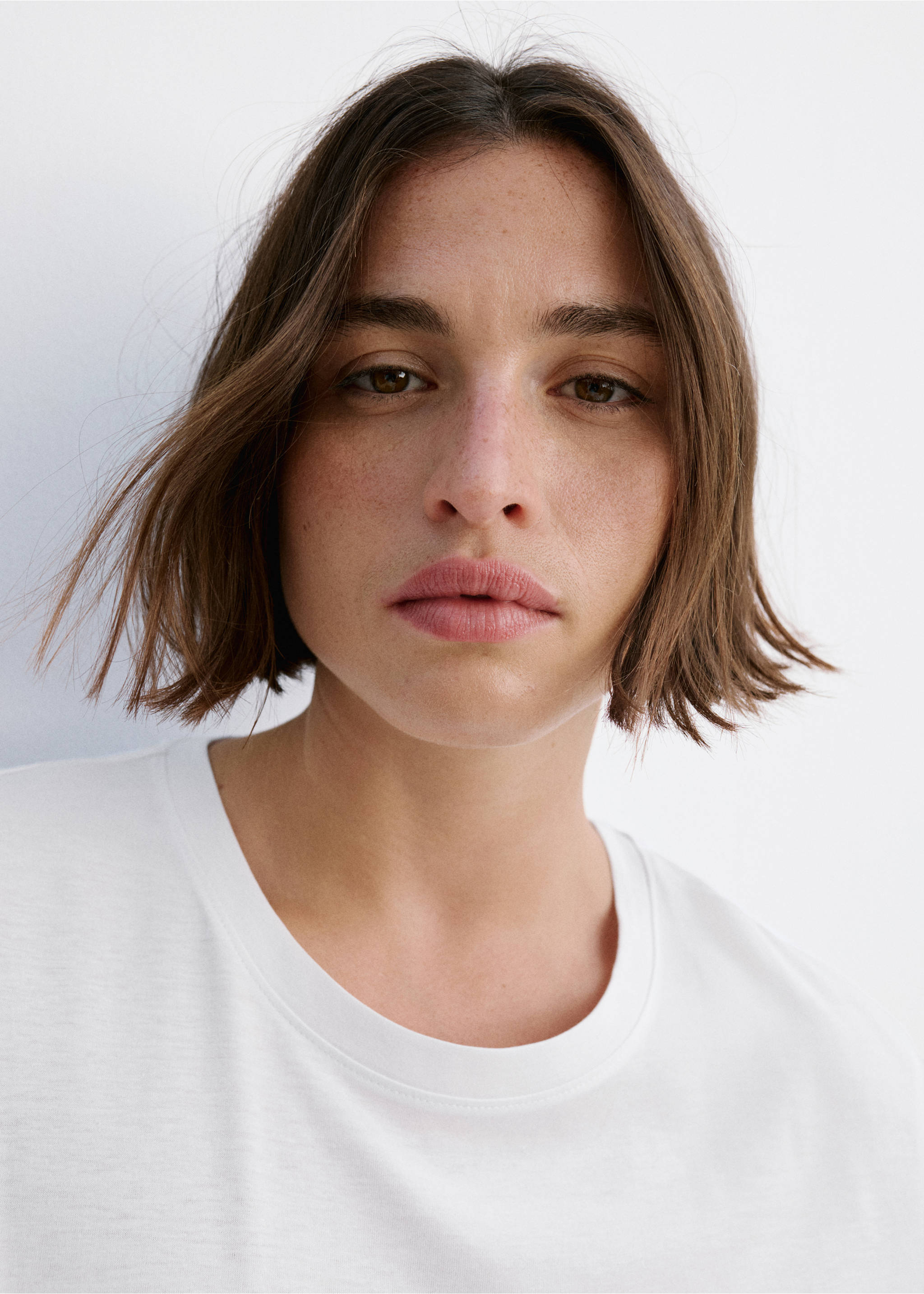 Rounded neck cotton t-shirt - Details of the article 4, White. Ref: 37091350-00.