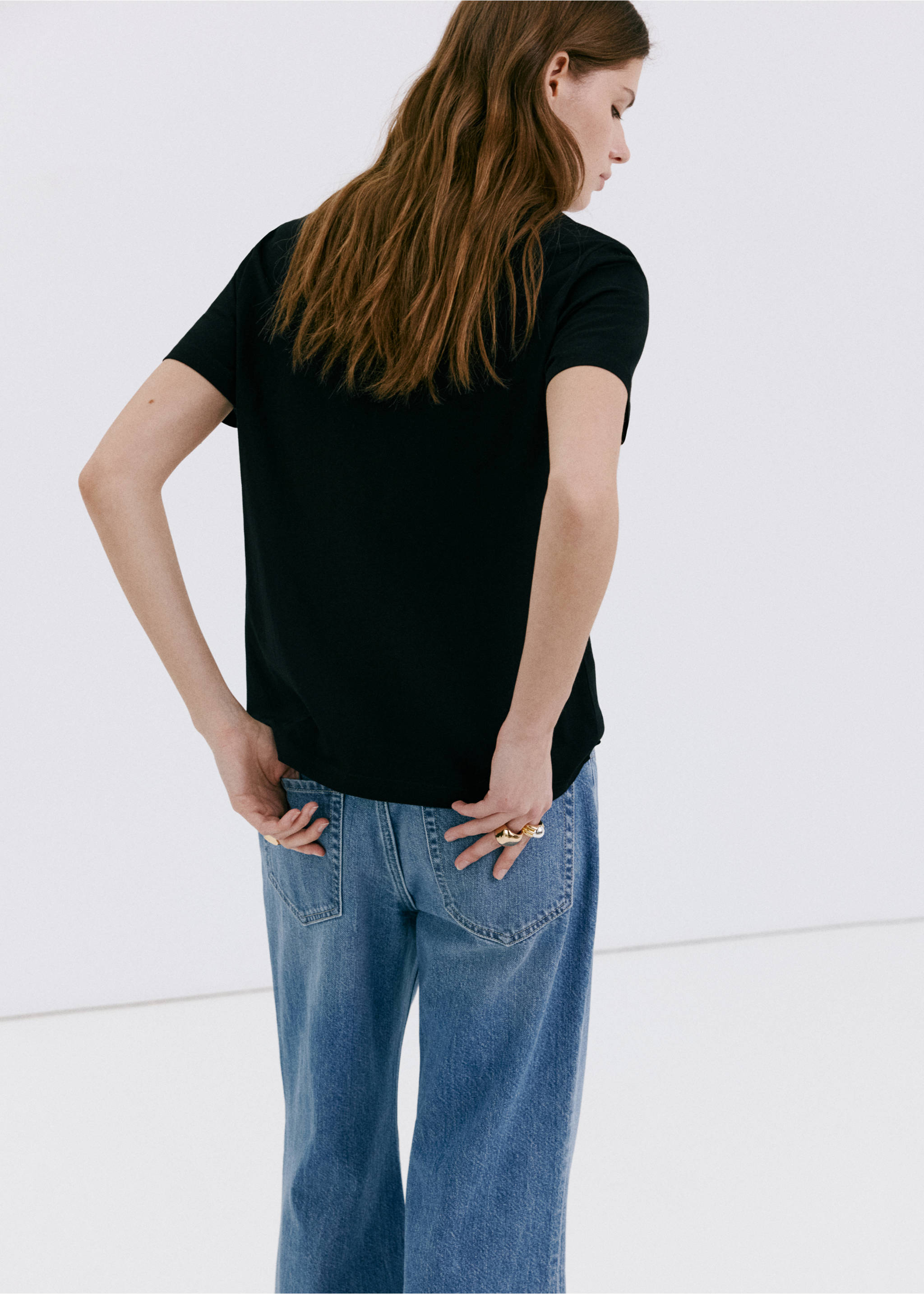 Bomullst-shirt med rund halsringning - Artikelns baksida, Svart. Ref: 37091350-00.