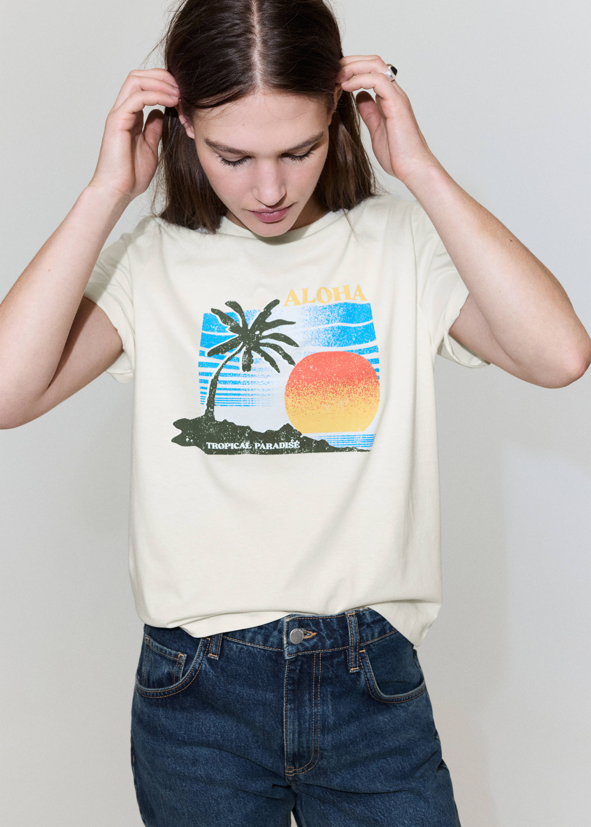 Хлопковая футболка с принтом - Средний план