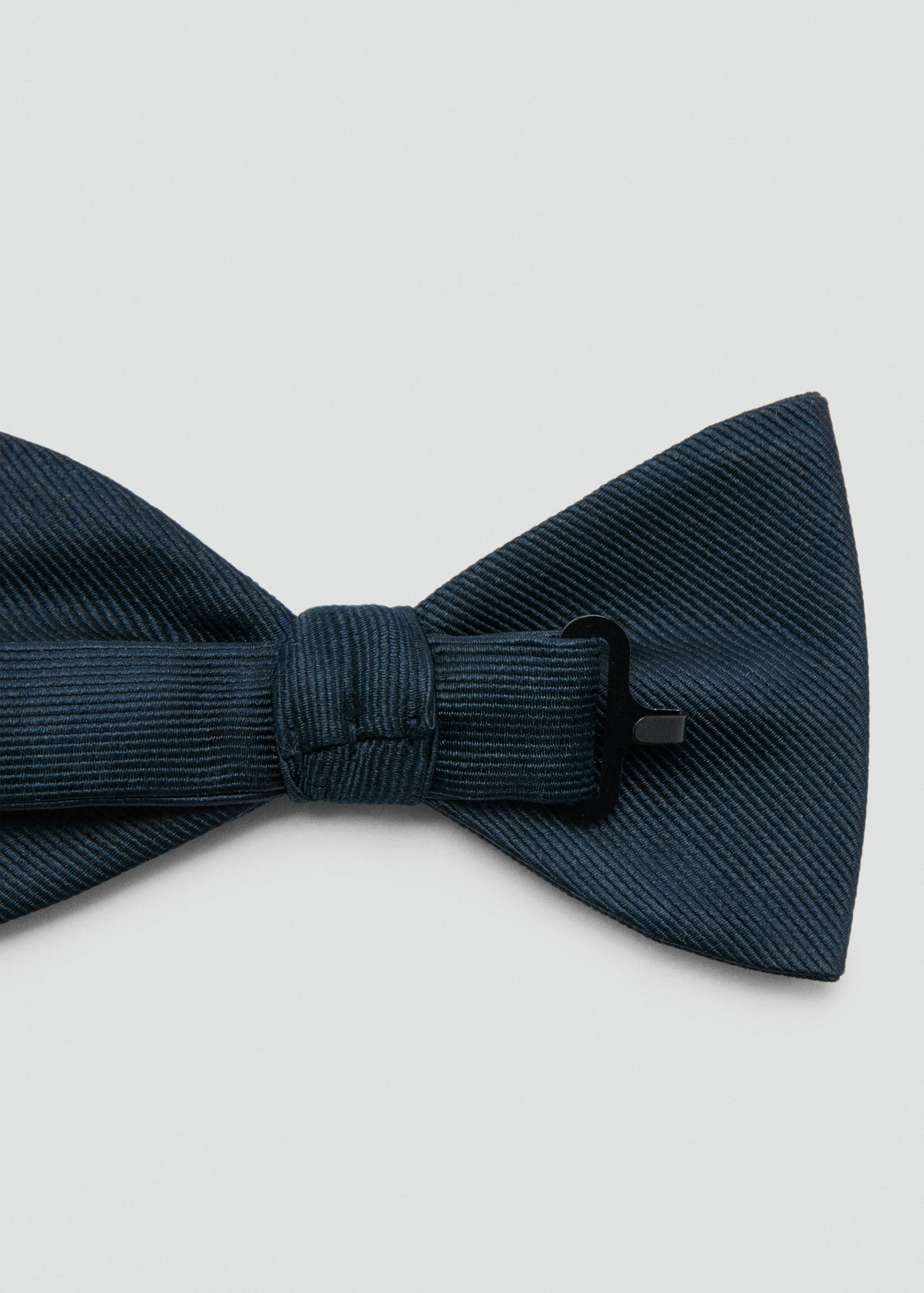 Classic bow tie with microstructure - Details of the article 1