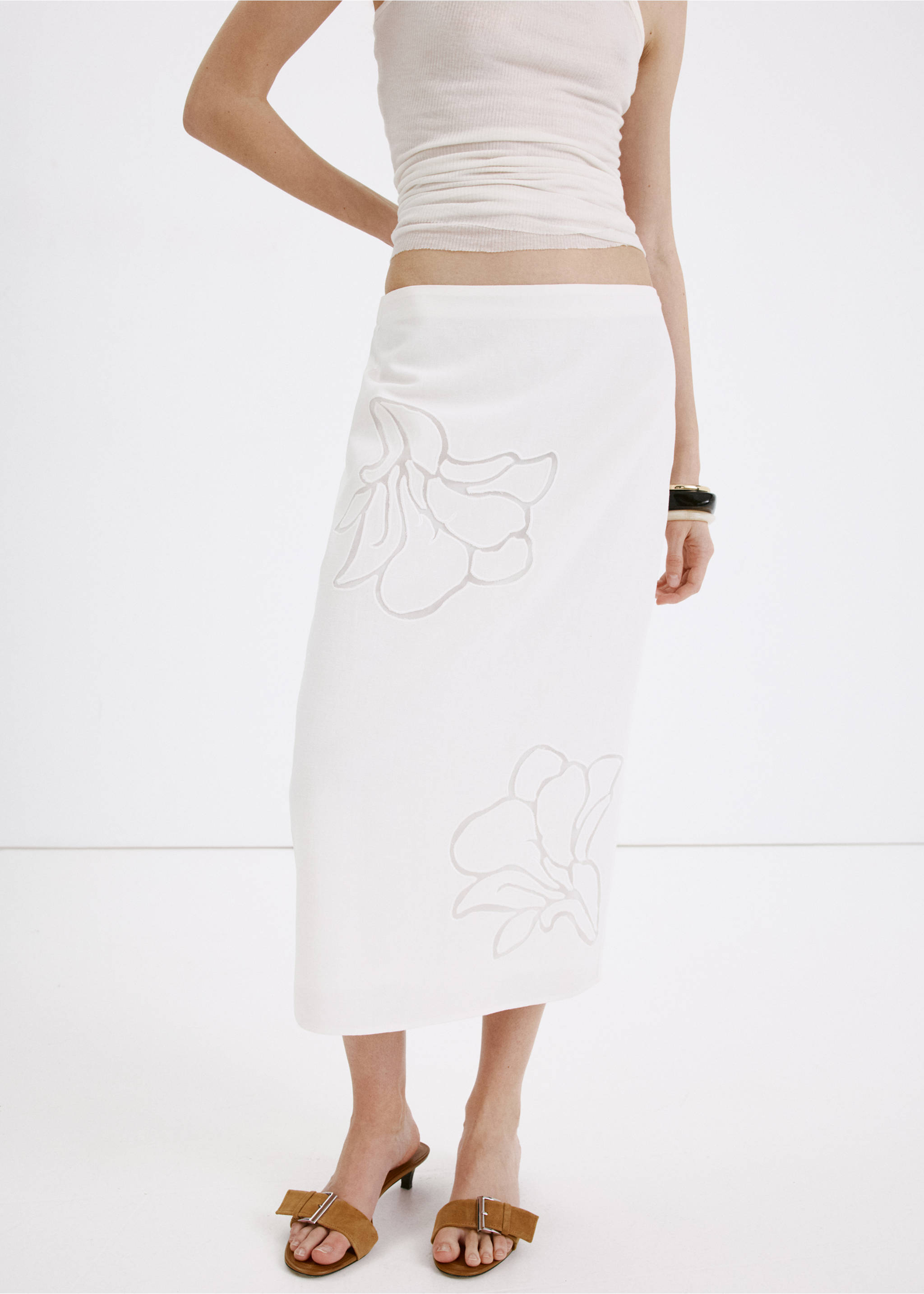 Linen skirt with floral embroidery - Medium plane, White. Ref: 37091368-02.