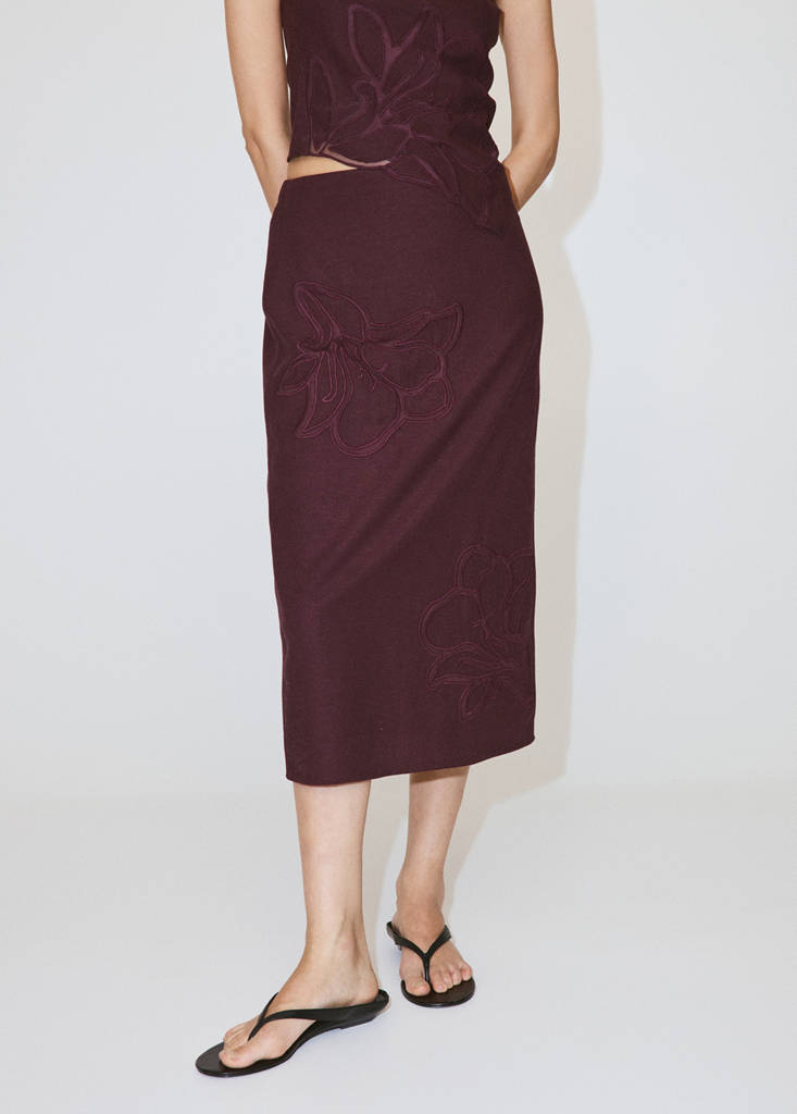 Linen skirt with floral embroidery — Maroon