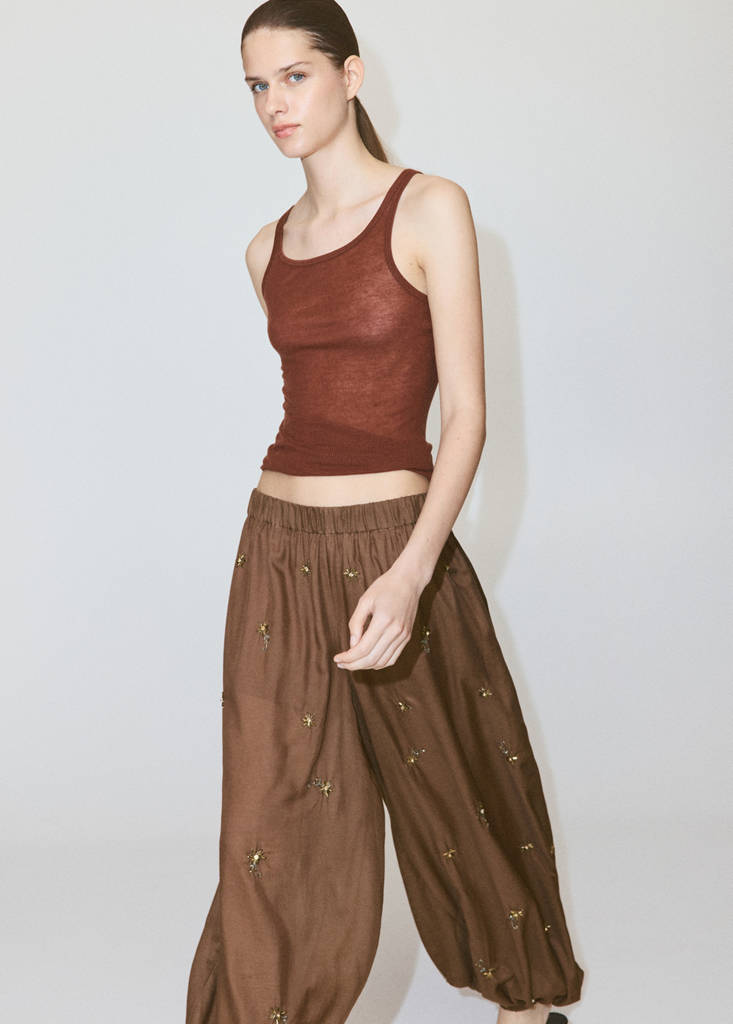 Balloon pants with embroidered appliquÃ©s