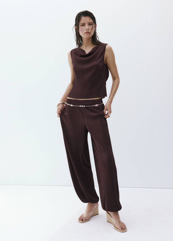 Textured top with bead detail on the back — Chocolate