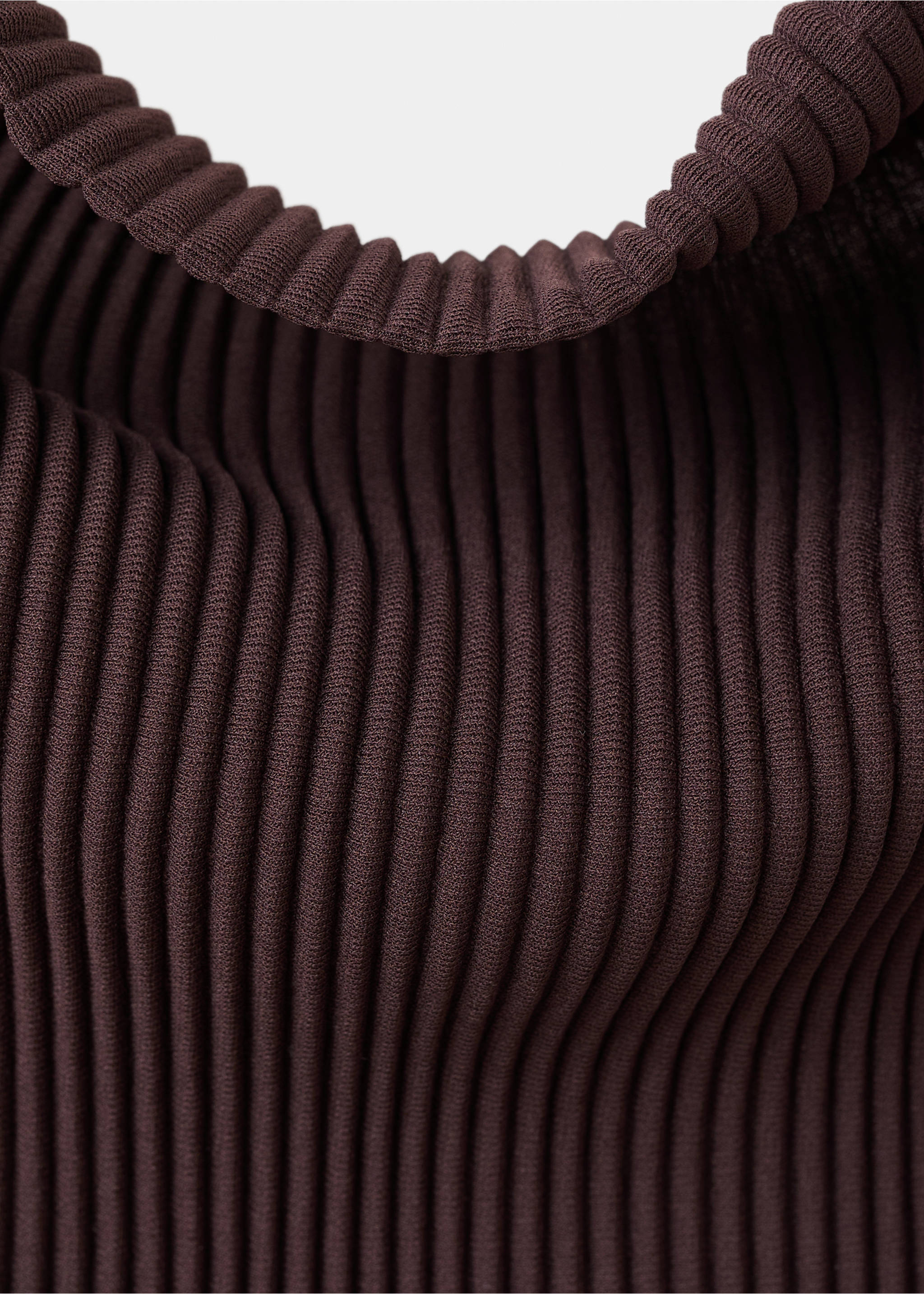 Textured top with bead detail on the back - Details of the article 8, Chocolate. Ref: 37091370-00.