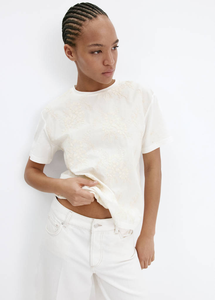 Floral-embroidered cotton t-shirt — Ecru