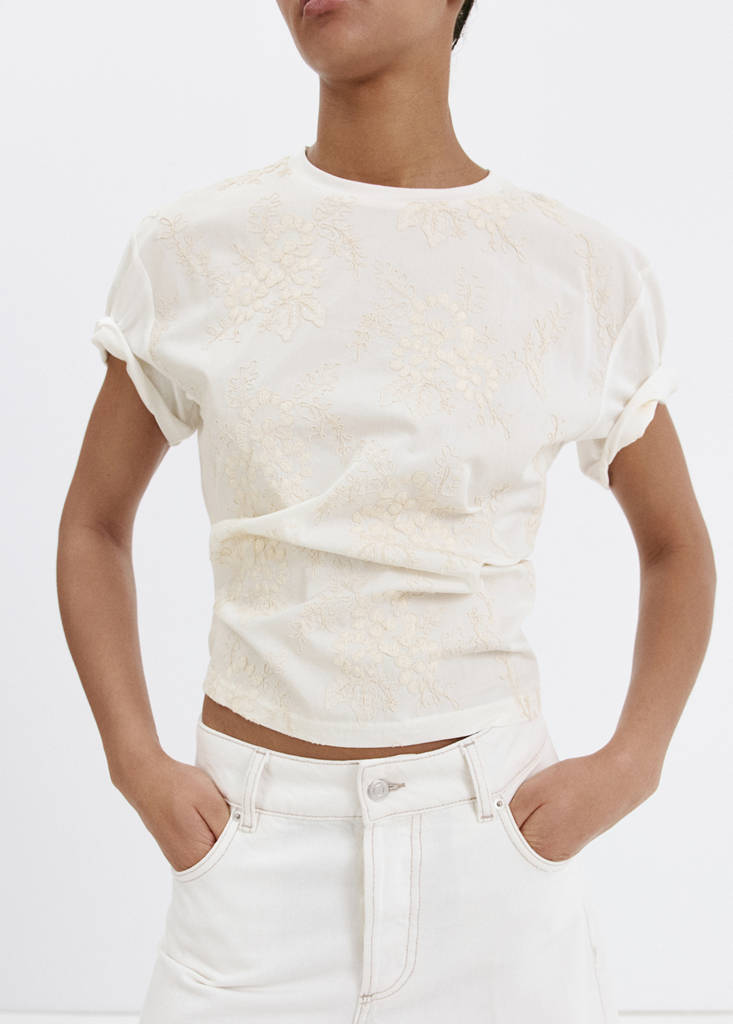 Floral-embroidered cotton t-shirt — Ecru