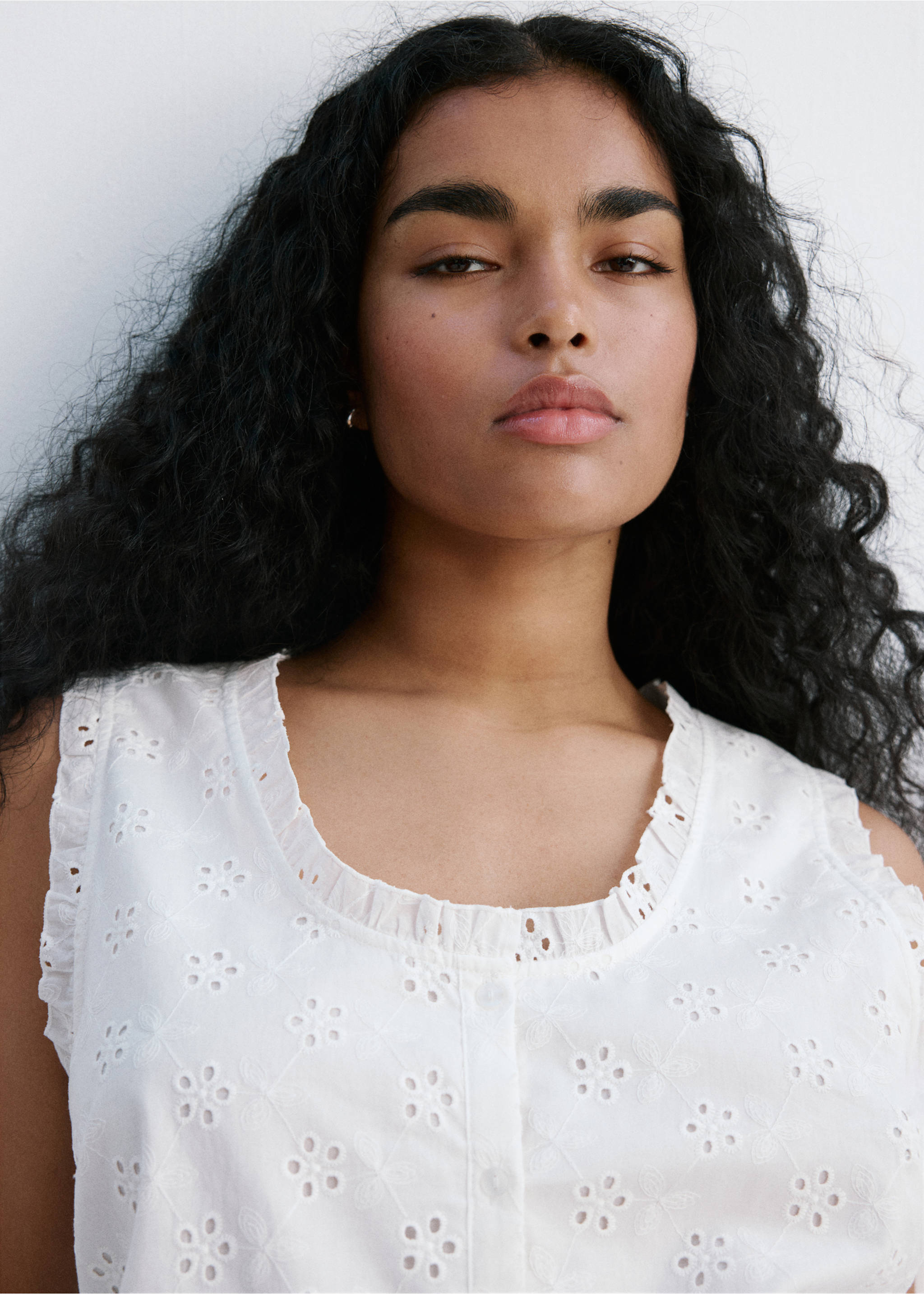 Cotton blouse with broderie anglaise embroidery - Details of the article 4, Off White. Ref: 37091378-00.