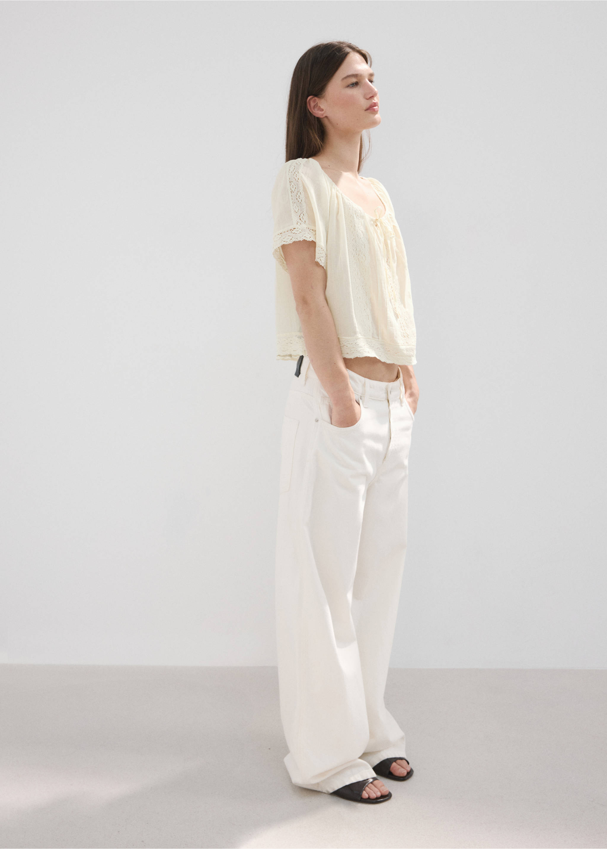 Blusa de algodão com renda - Plano geral, Cru. Ref: 37091382-00.