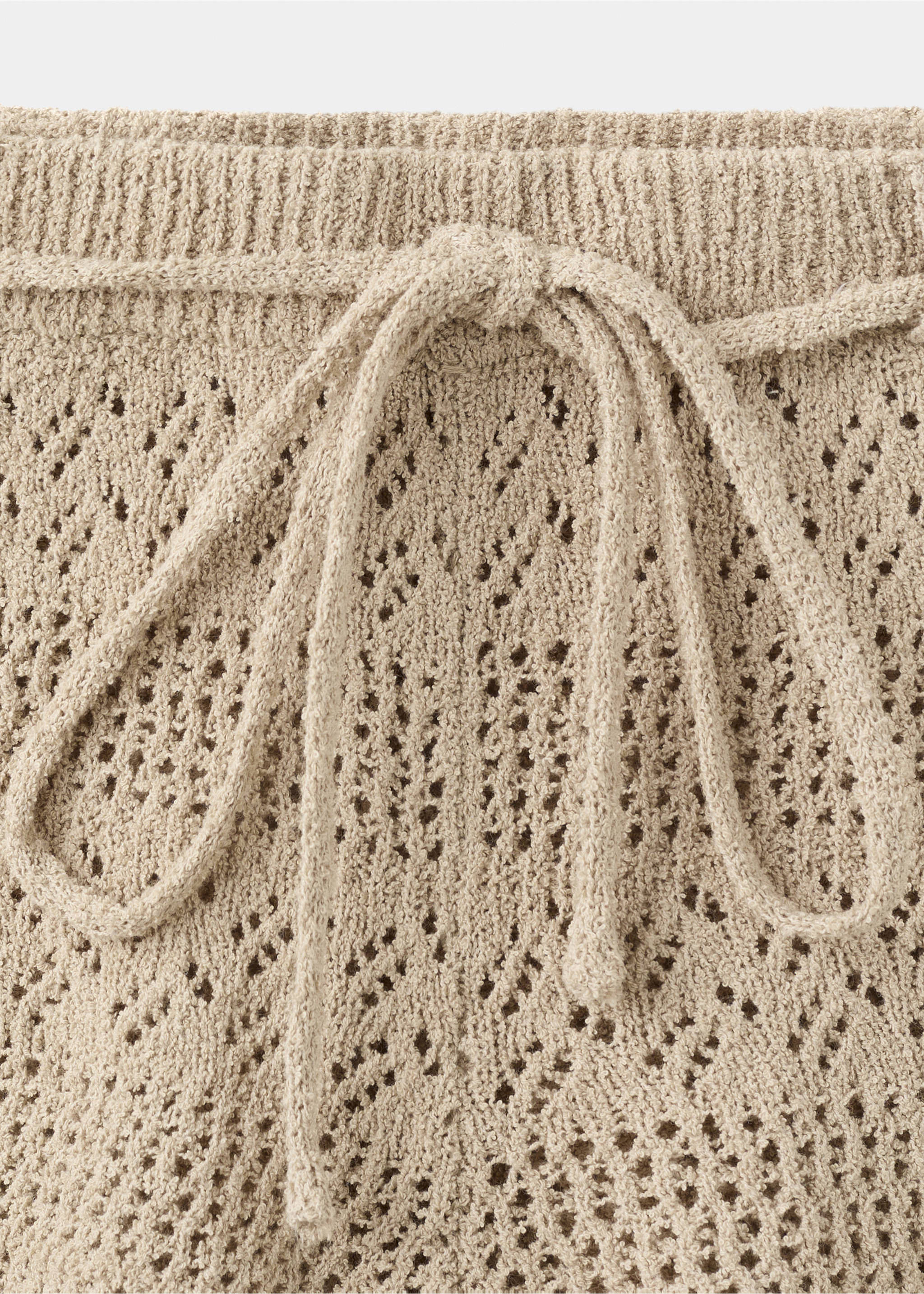 Crochet shorts with belt - Details of the article 8, Sand. Ref: 37091383-00.