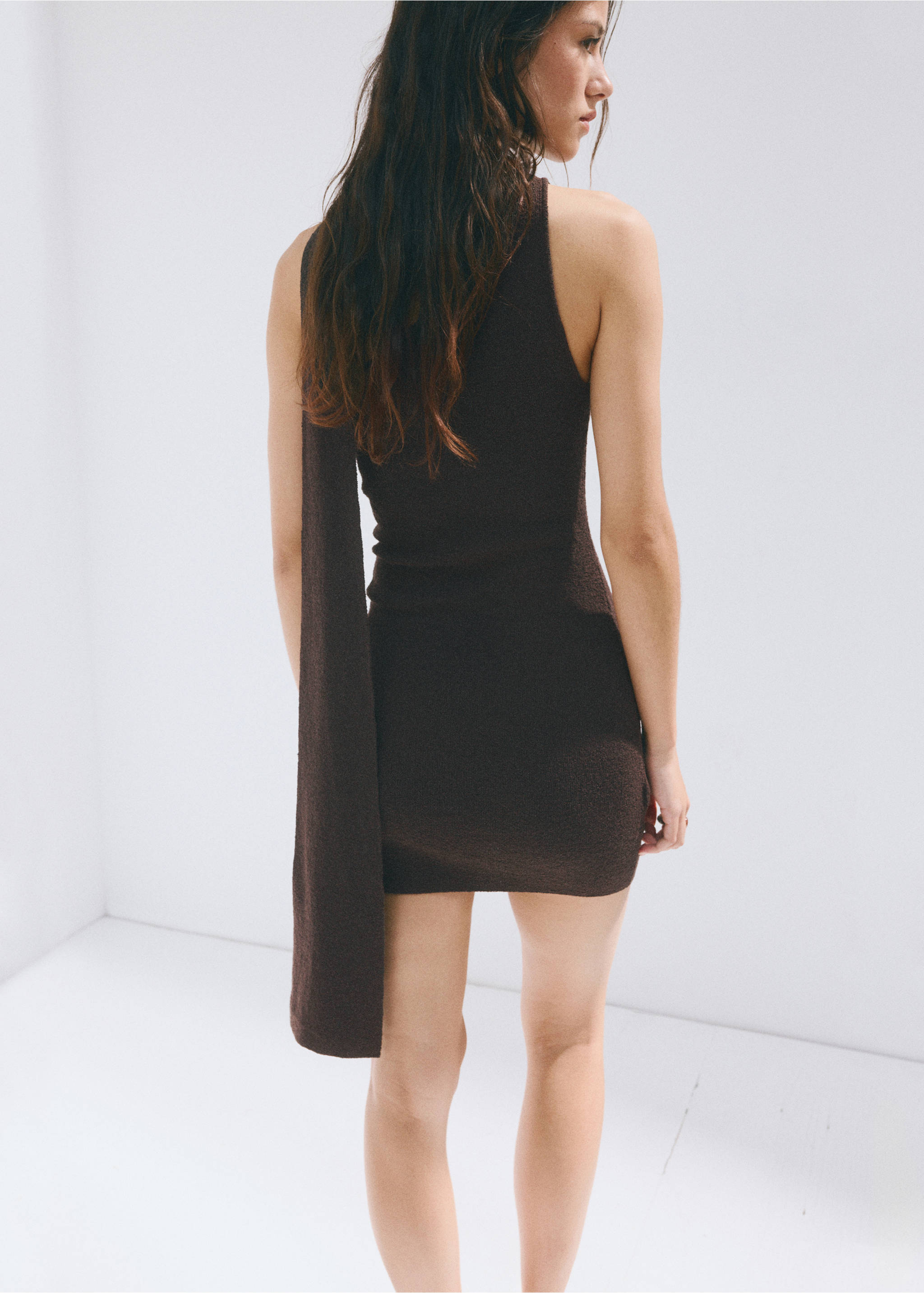 Asymmetric knit dress with foulard - Reverse of the article, Chocolate. Ref: 37091384-00.