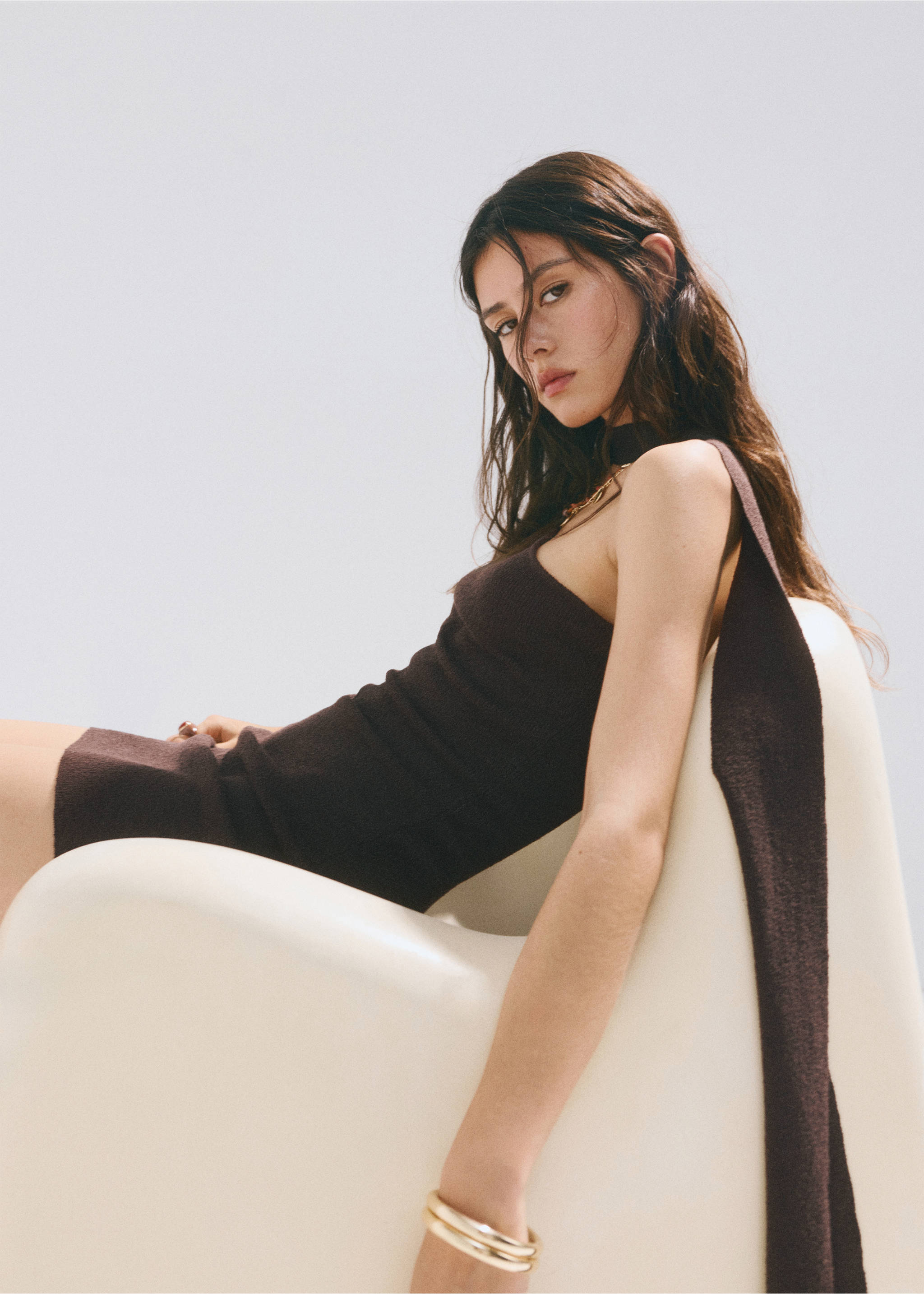 Asymmetric knit dress with foulard - Details of the article 2, Chocolate. Ref: 37091384-00.